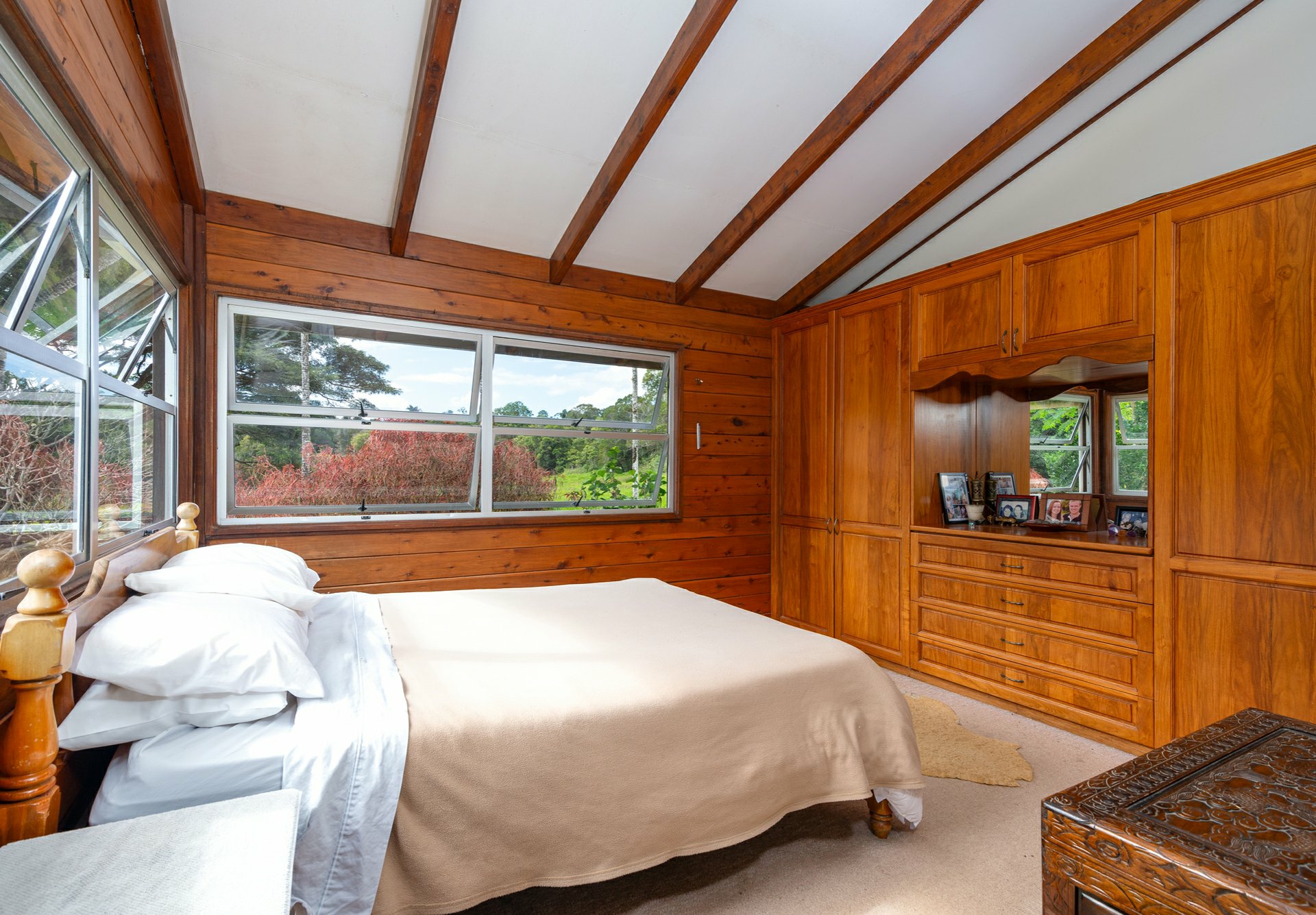 4414 Black Mountain Road, JULATTEN