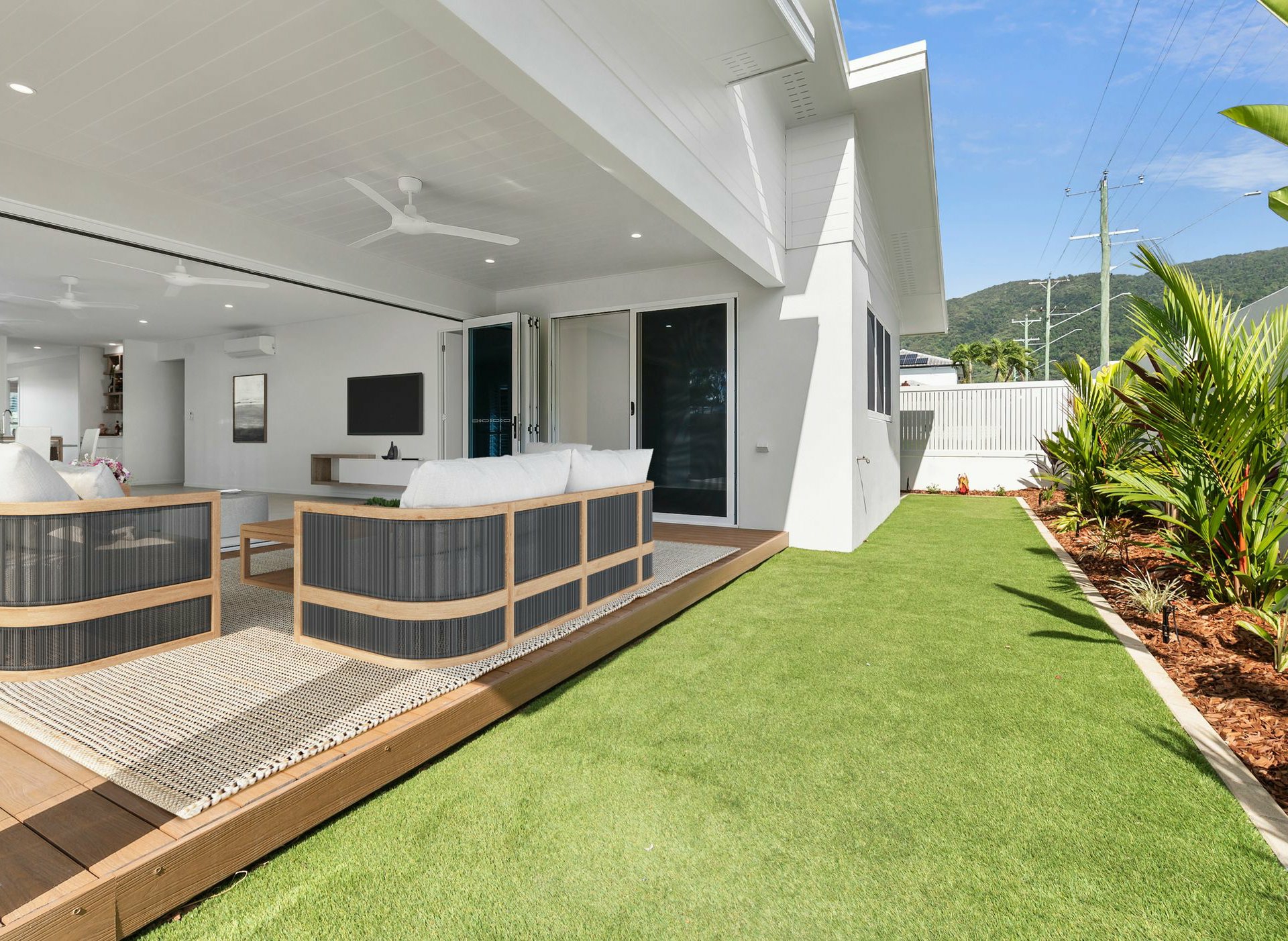 6 Camelia Court, PALM COVE
