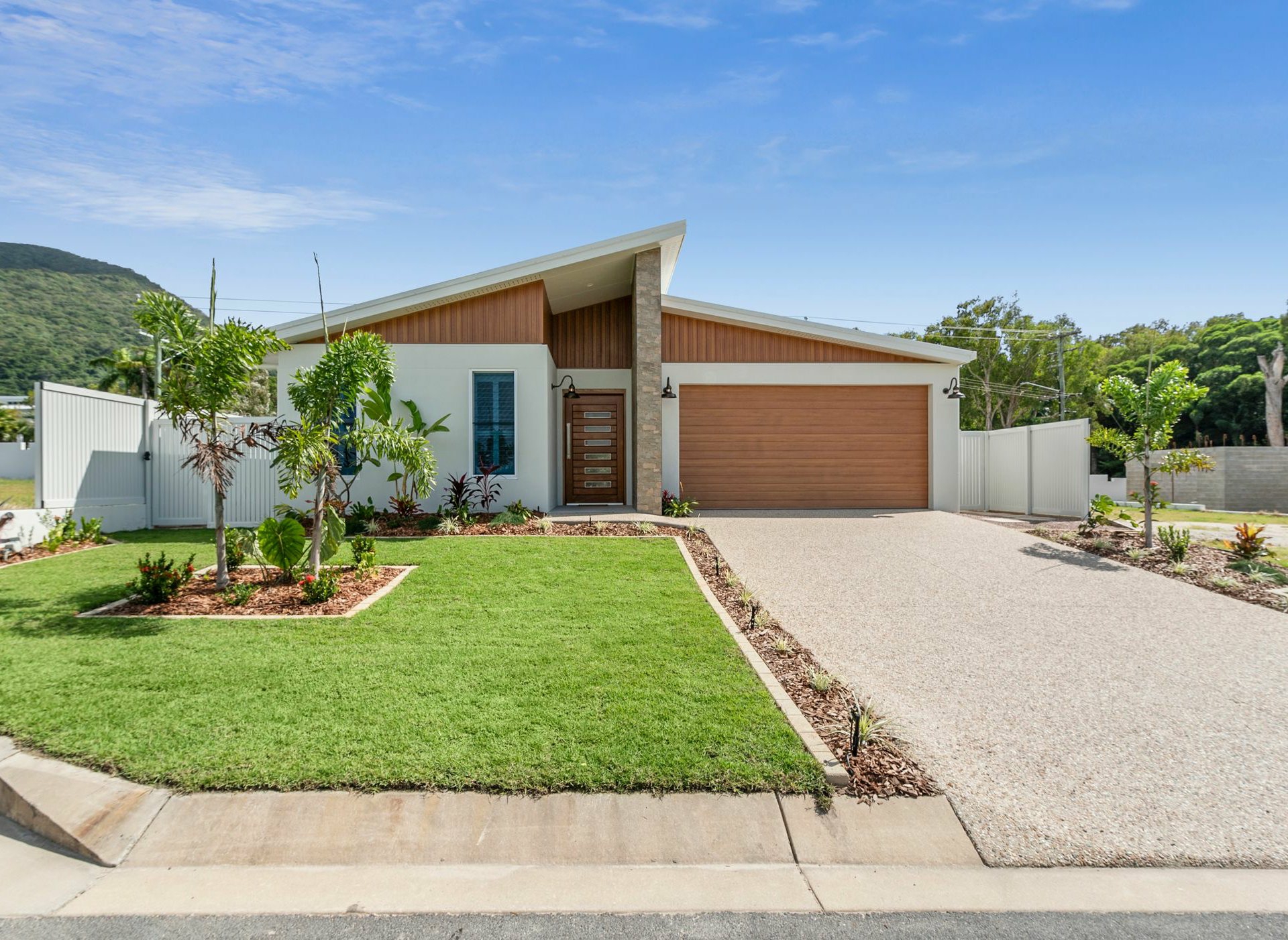 6 Camelia Court, PALM COVE