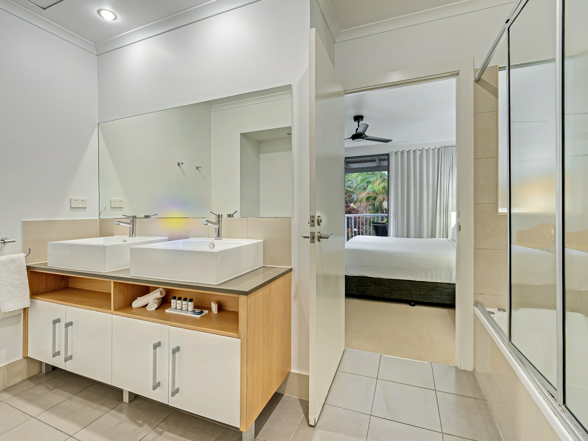 Port Douglas, 4877