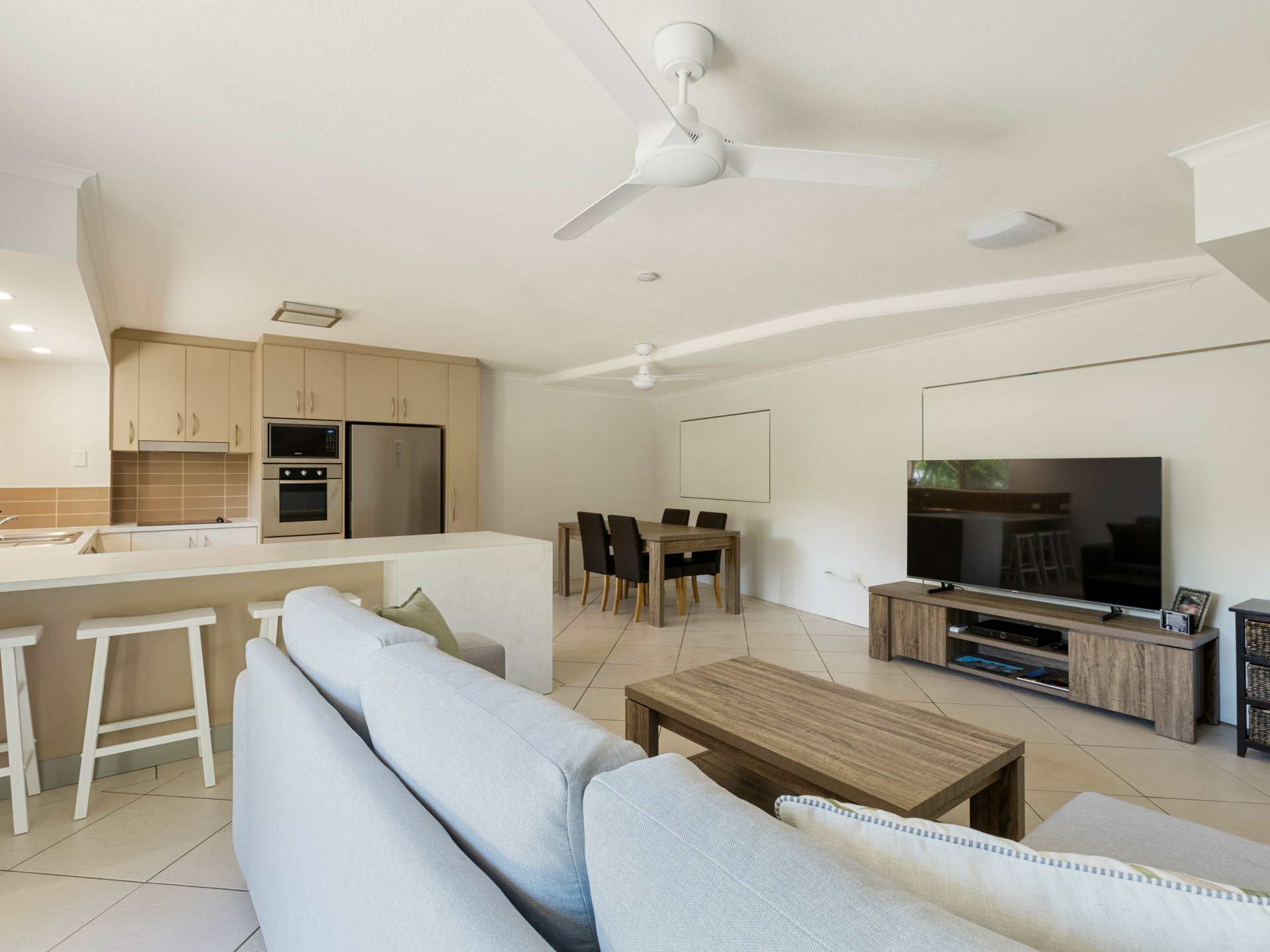 7/11-15 Port Douglas Road — photo 3 of 21