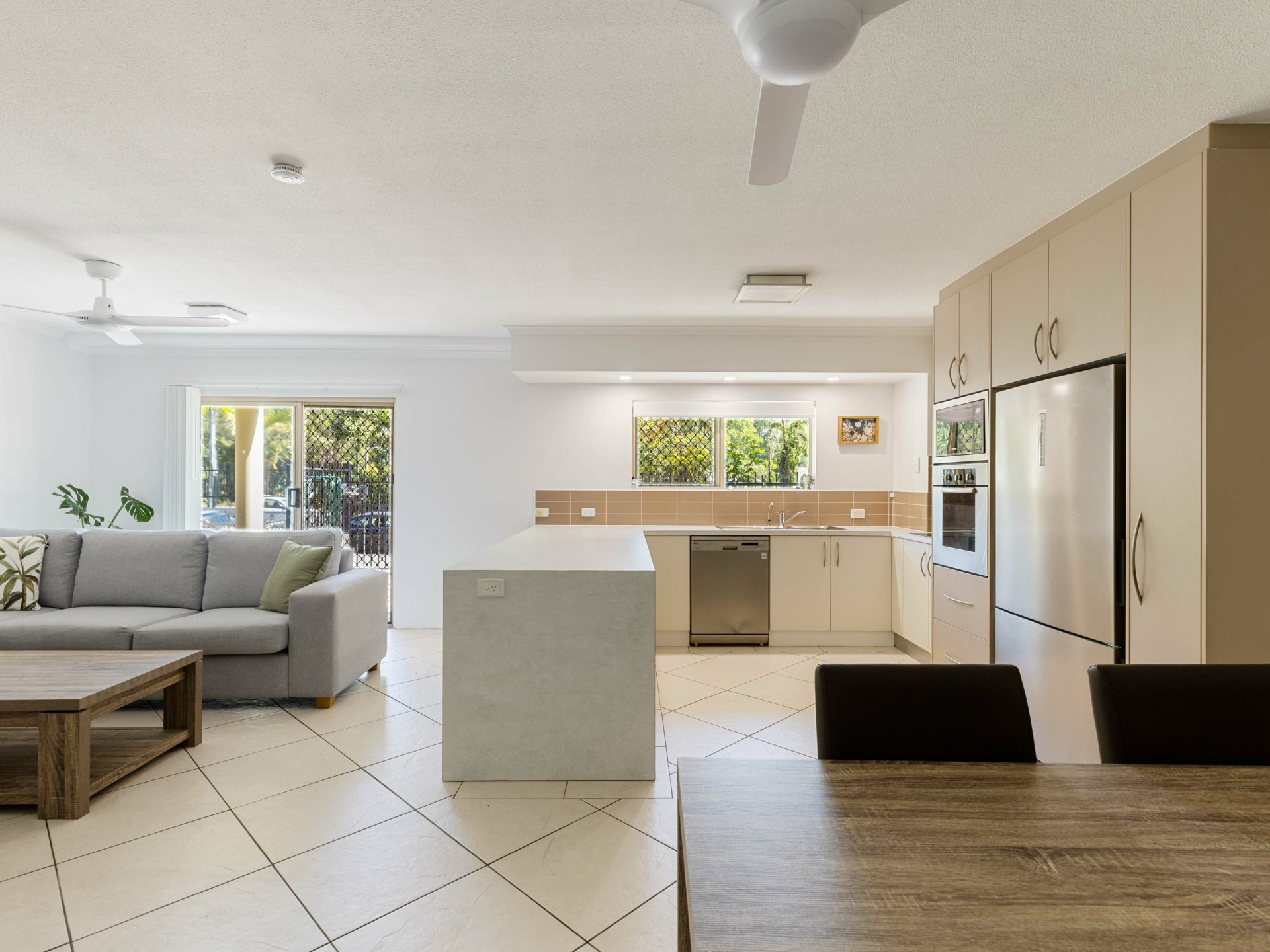 7/11-15 Port Douglas Road — photo 5 of 21