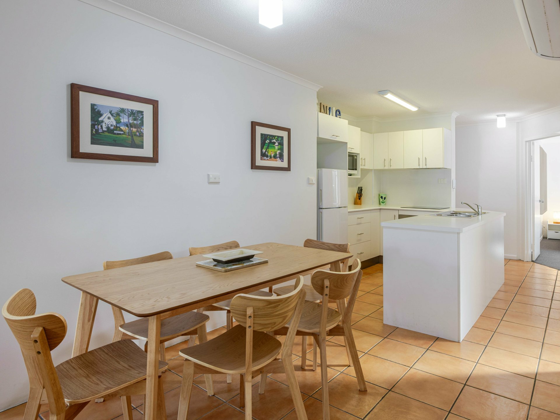 9 Outrigger/16-18 Mudlo Street — photo 4 of 17
