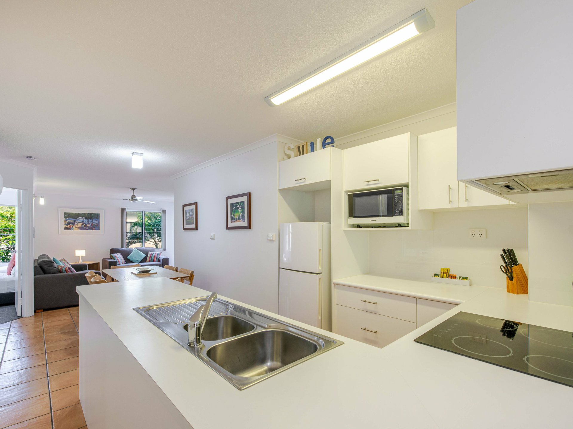 9 Outrigger/16-18 Mudlo Street — photo 5 of 17