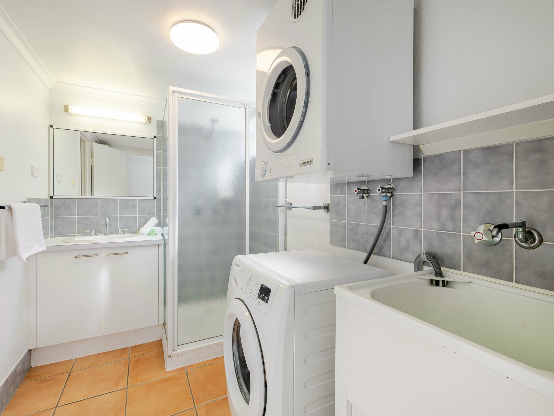 9 Outrigger/16-18 Mudlo Street — photo 10 of 17