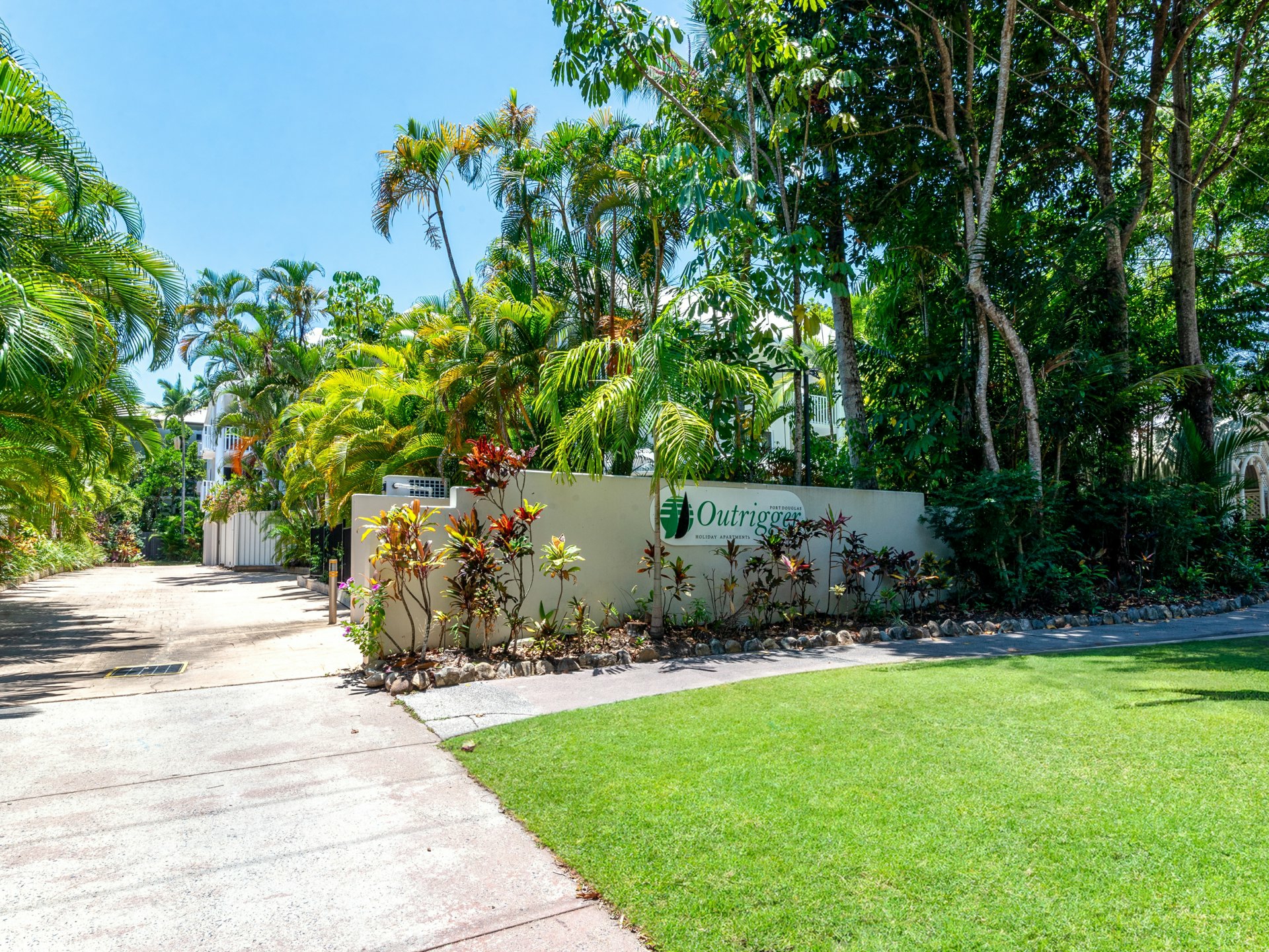 9 Outrigger/16-18 Mudlo Street — photo 16 of 17