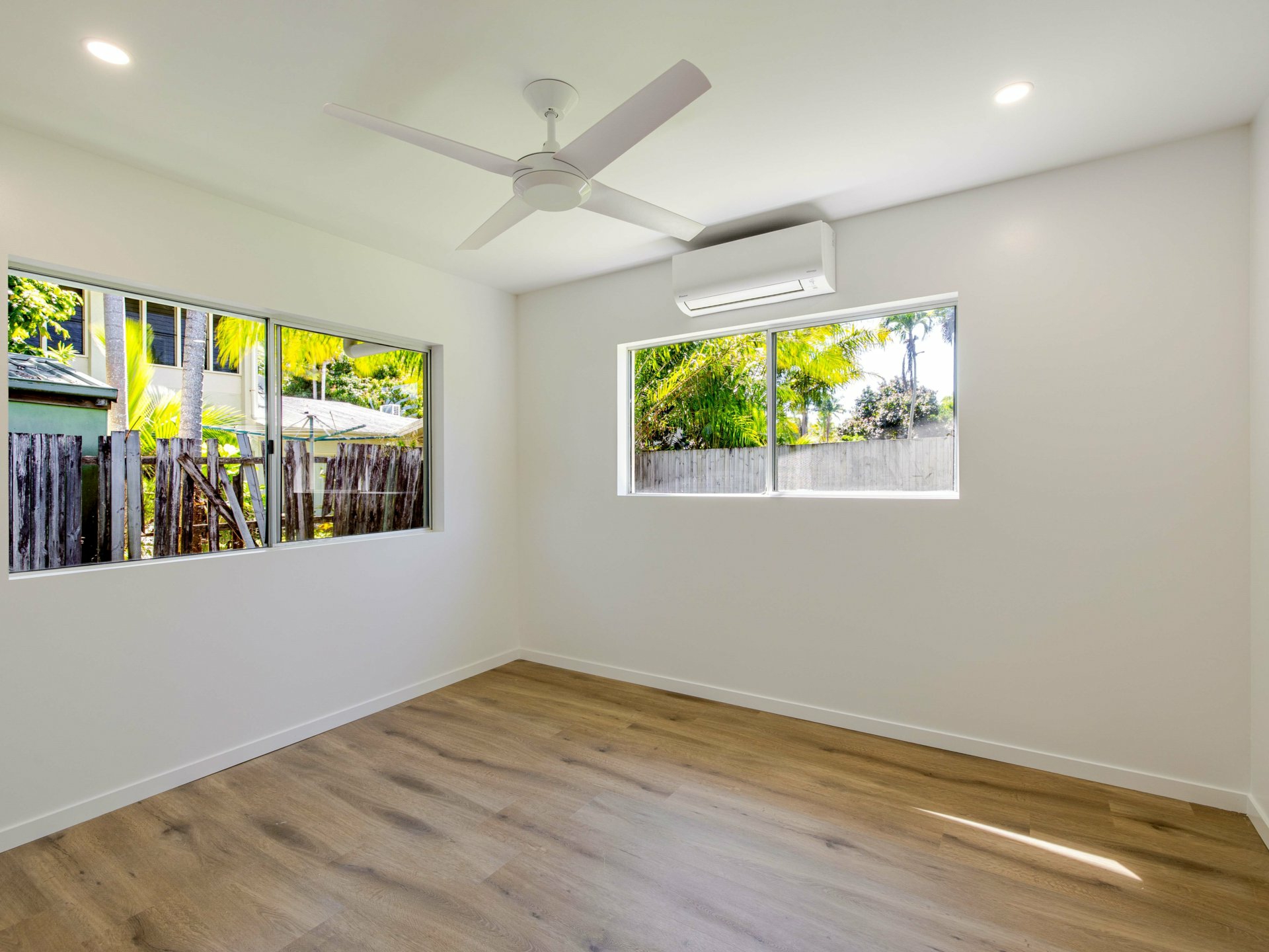 2/25 Limpet Ave — photo 4 of 10
