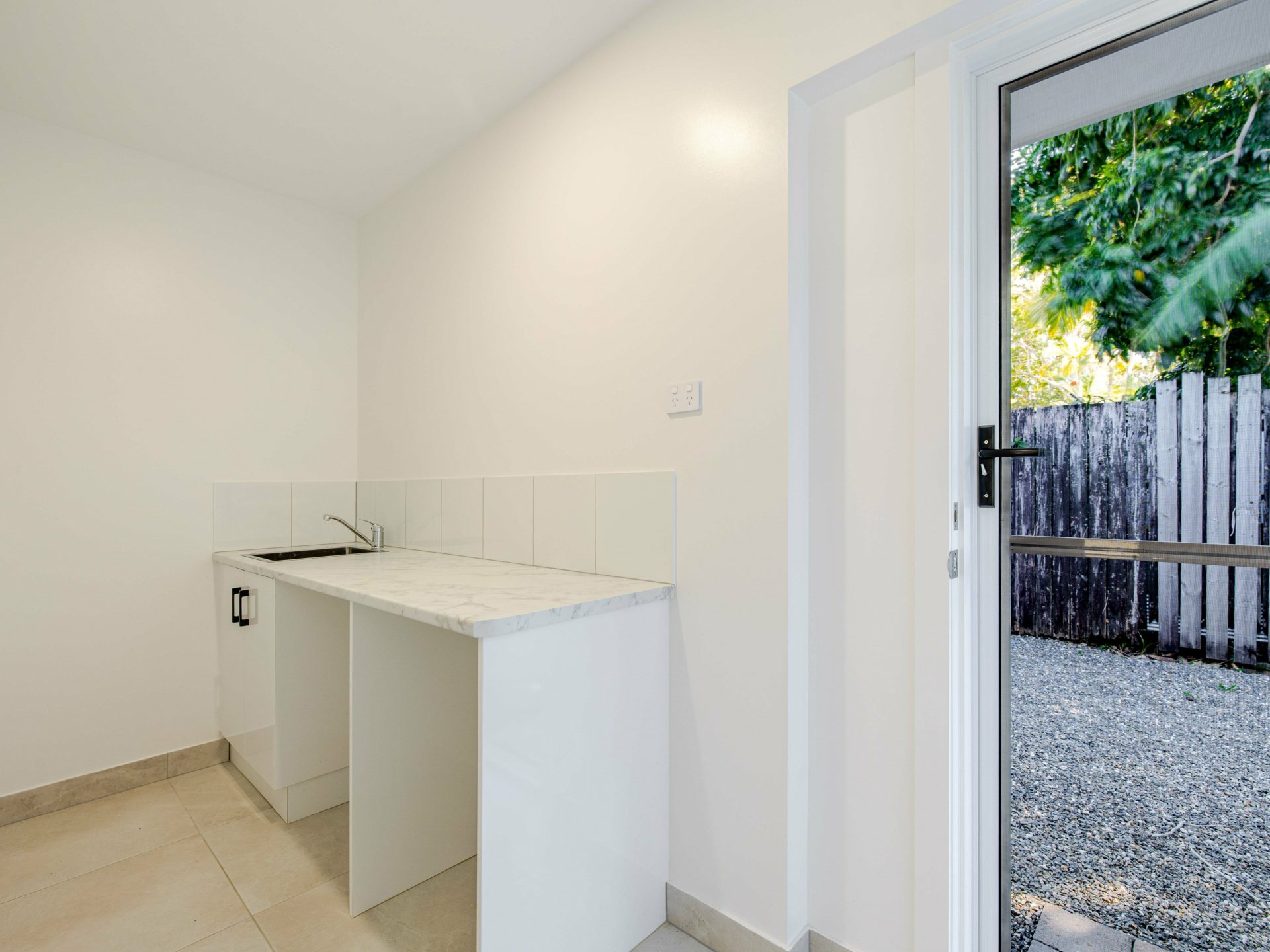 2/25 Limpet Ave — photo 8 of 10