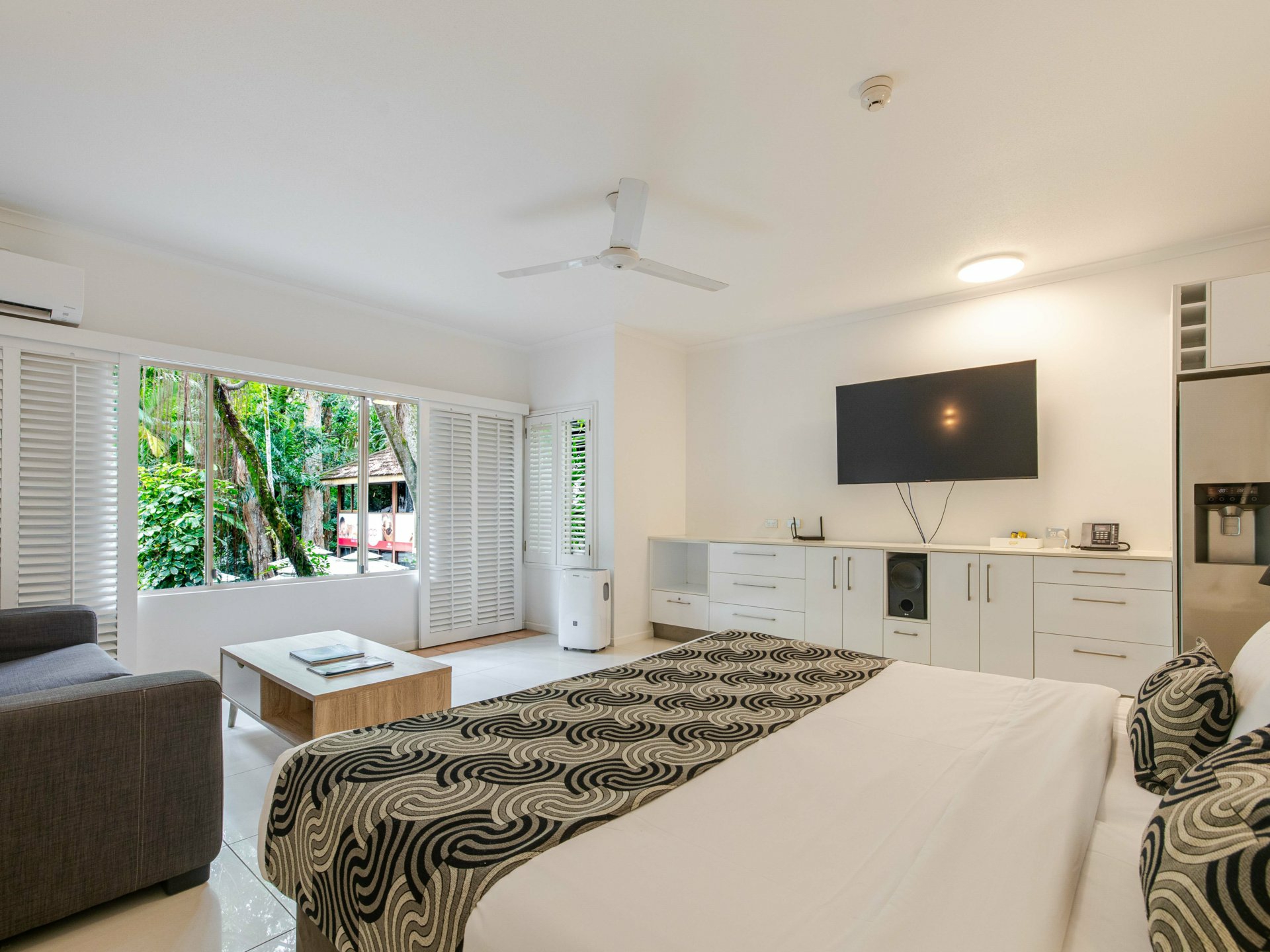 D250 Ramada/316 Port Douglas Road — photo 3 of 17