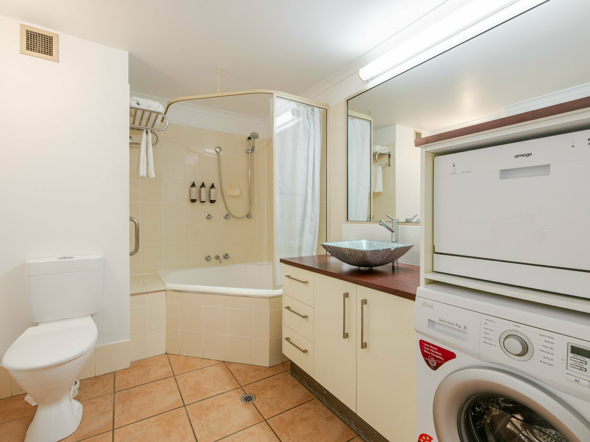 D250 Ramada/316 Port Douglas Road — photo 13 of 17