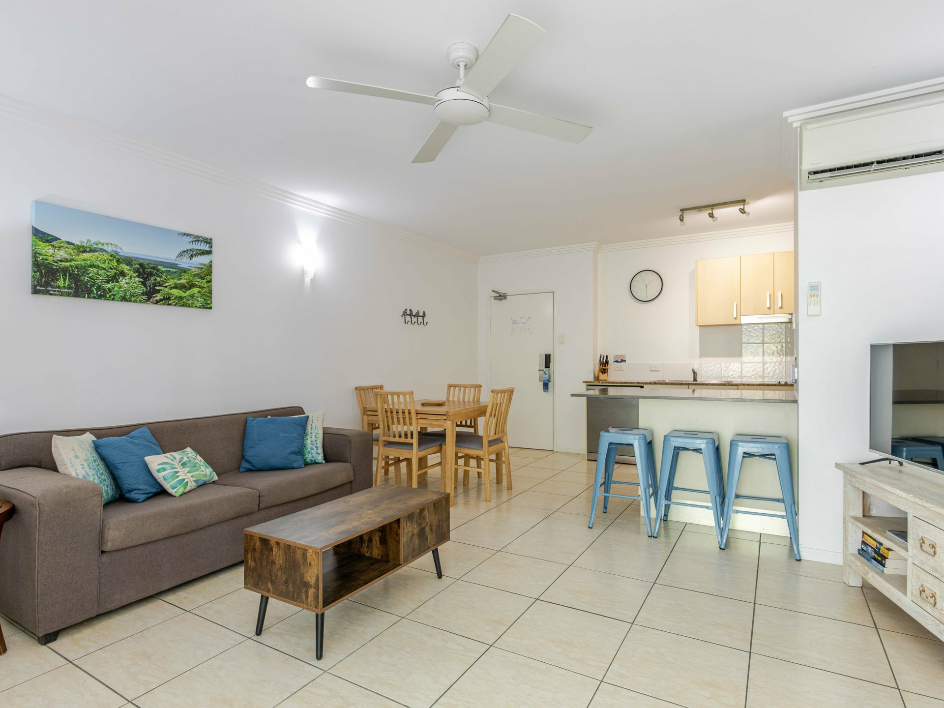 29/10-12 Owen Street — photo 5 of 25