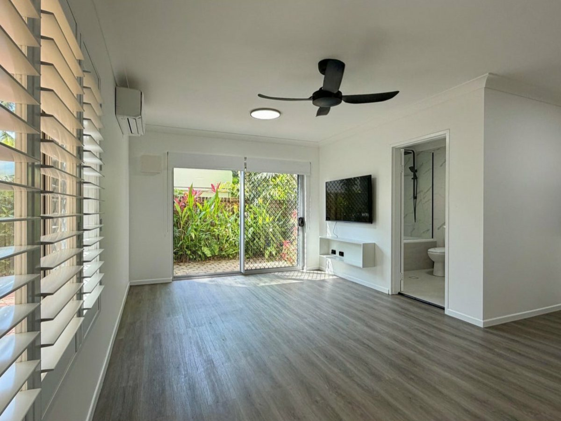 1 Castaways/32 Mowbray Street — photo 2 of 21
