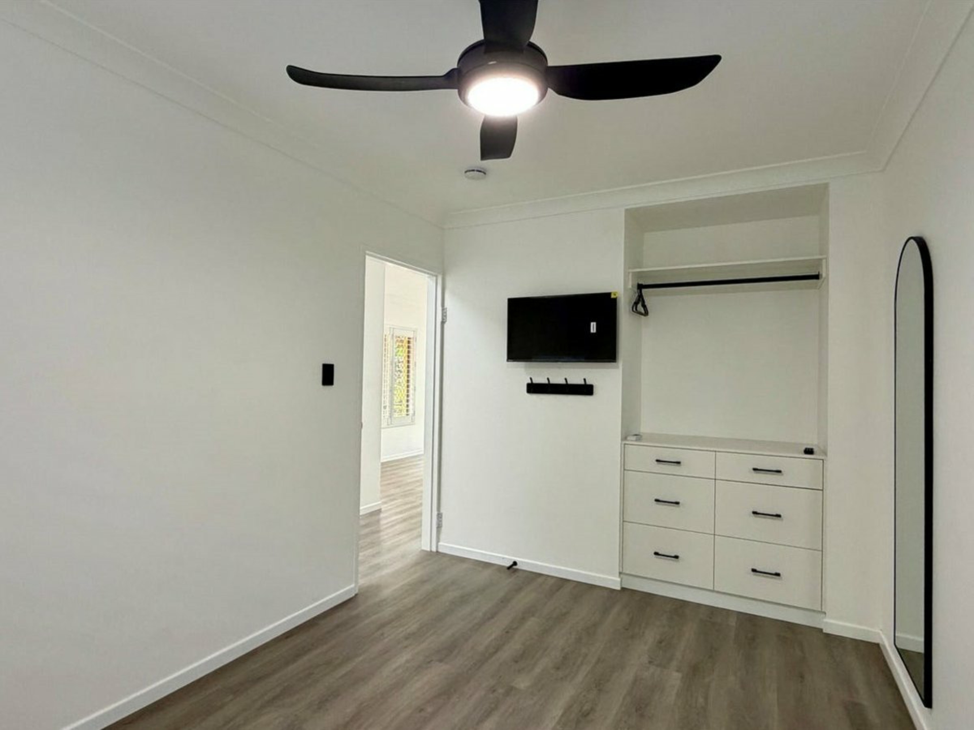 1 Castaways/32 Mowbray Street — photo 7 of 21