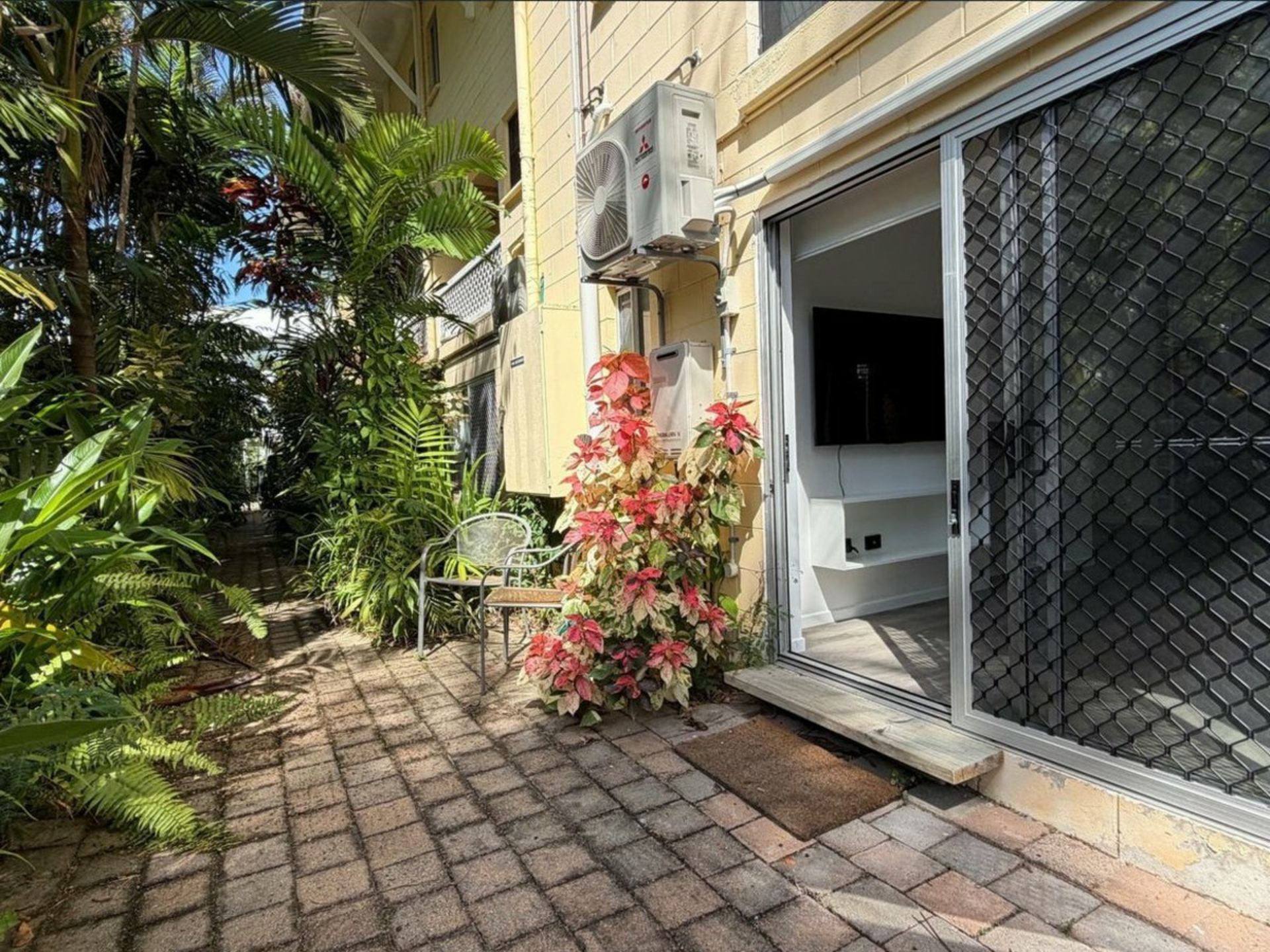 1 Castaways/32 Mowbray Street — photo 14 of 21