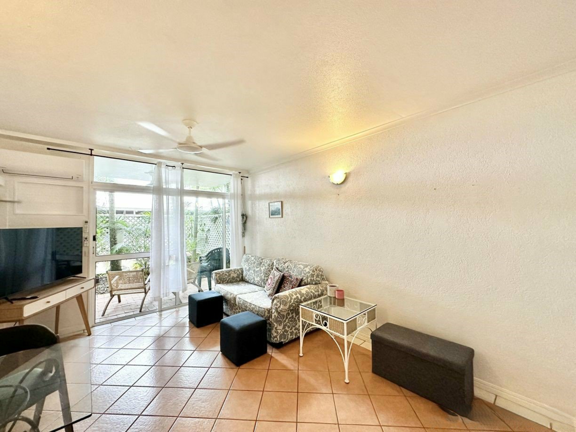102 Coral Apartments, 2/9-11 Blake Street — photo 2 of 17