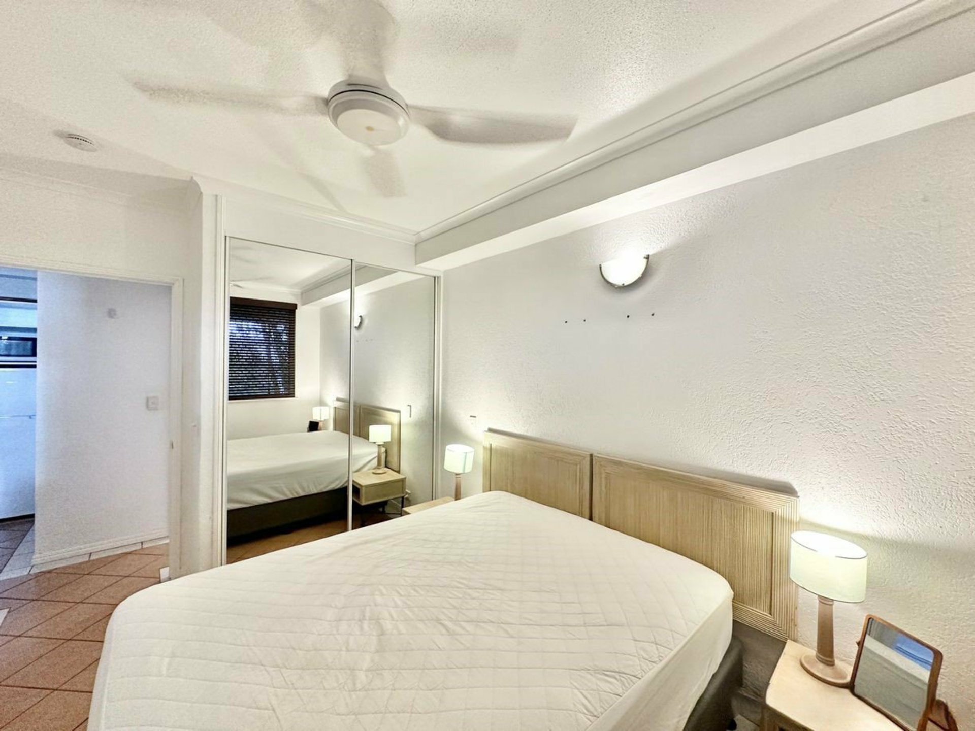 102 Coral Apartments, 2/9-11 Blake Street — photo 6 of 17