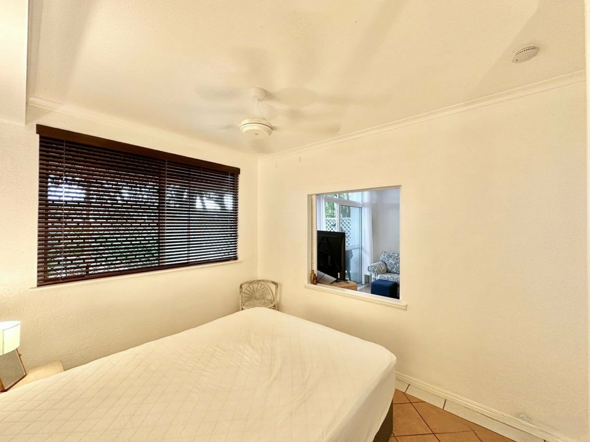 102 Coral Apartments, 2/9-11 Blake Street — photo 7 of 17
