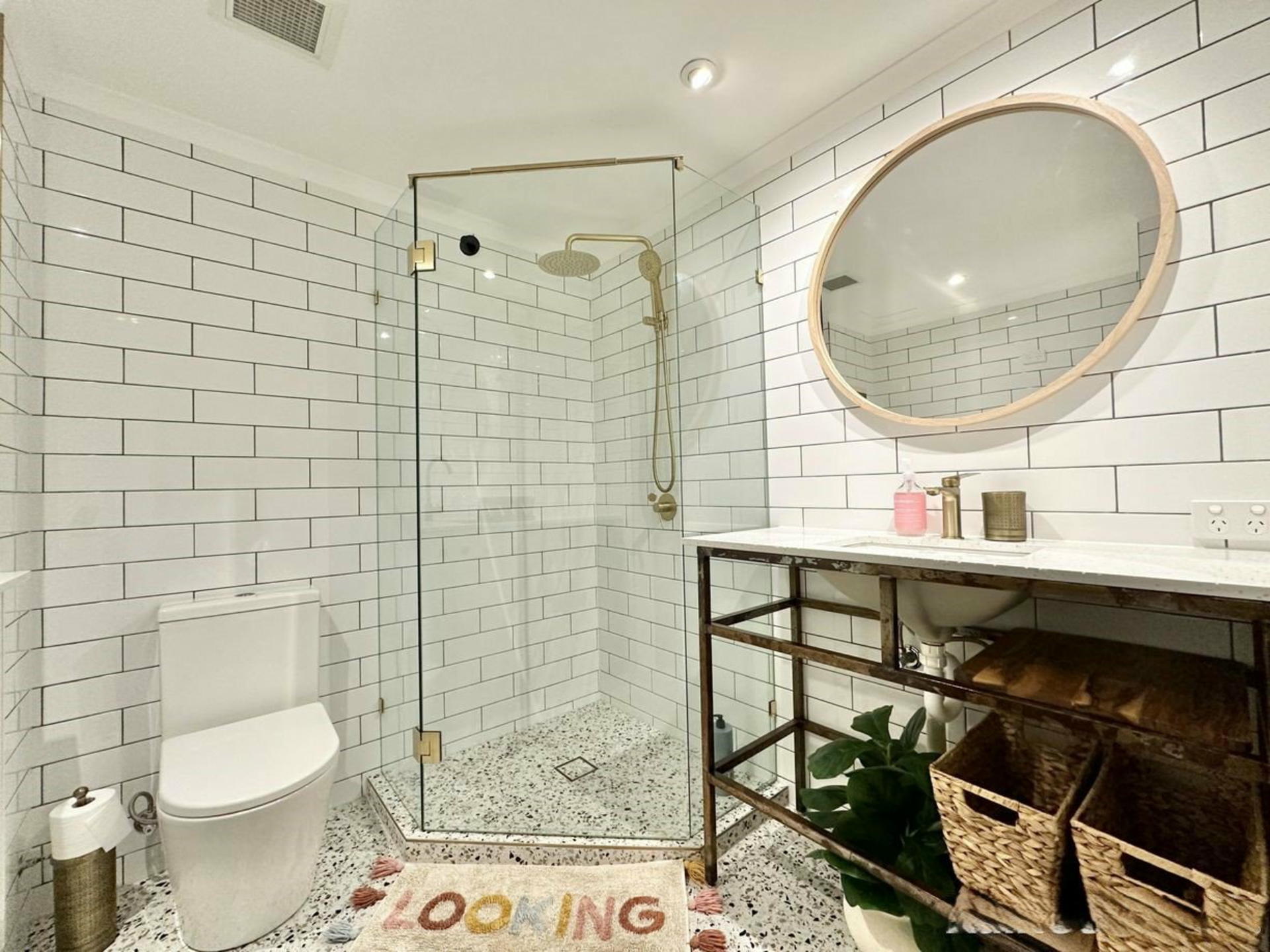 102 Coral Apartments, 2/9-11 Blake Street — photo 8 of 17