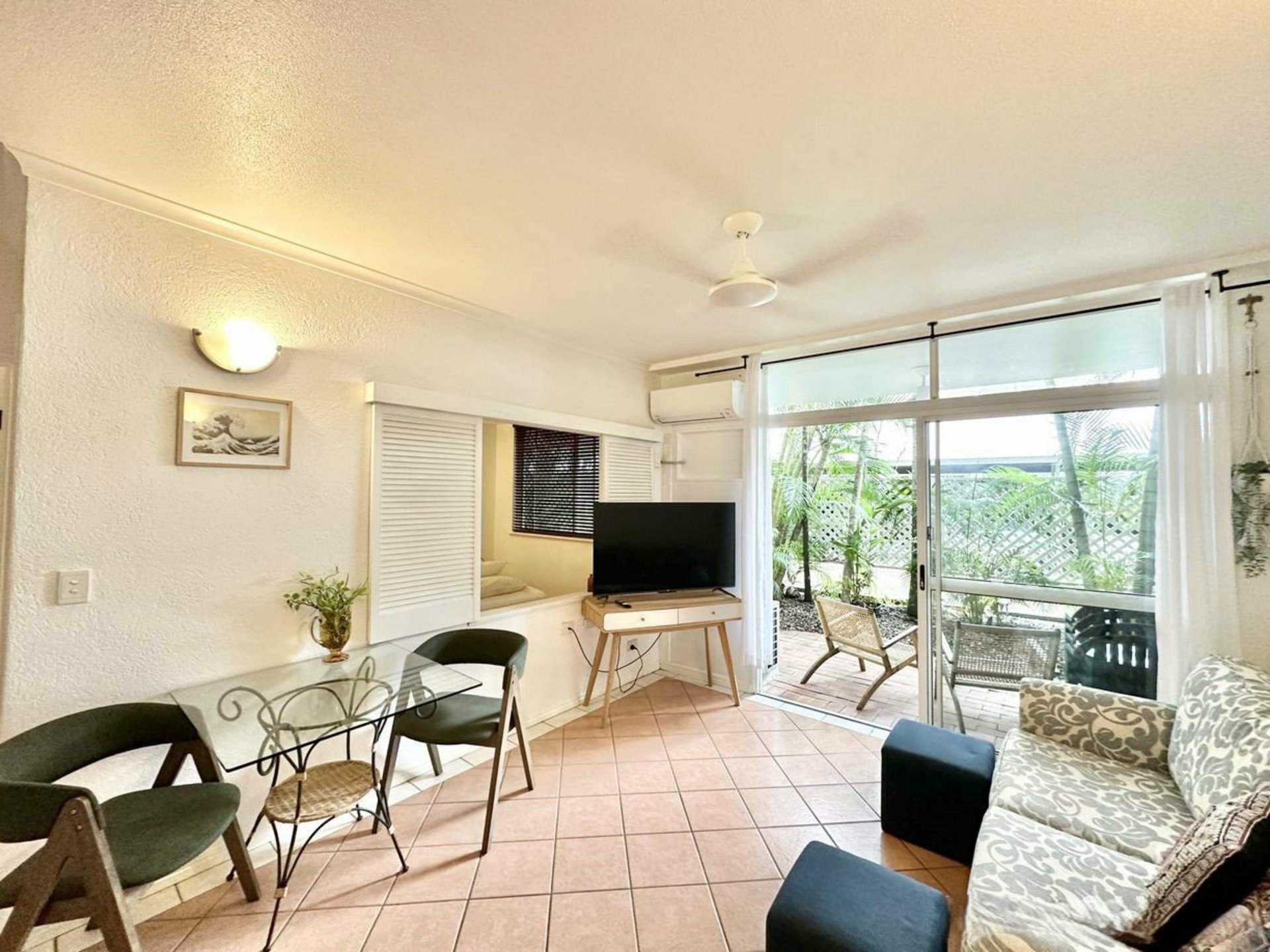 102 Coral Apartments, 2/9-11 Blake Street — photo 10 of 17