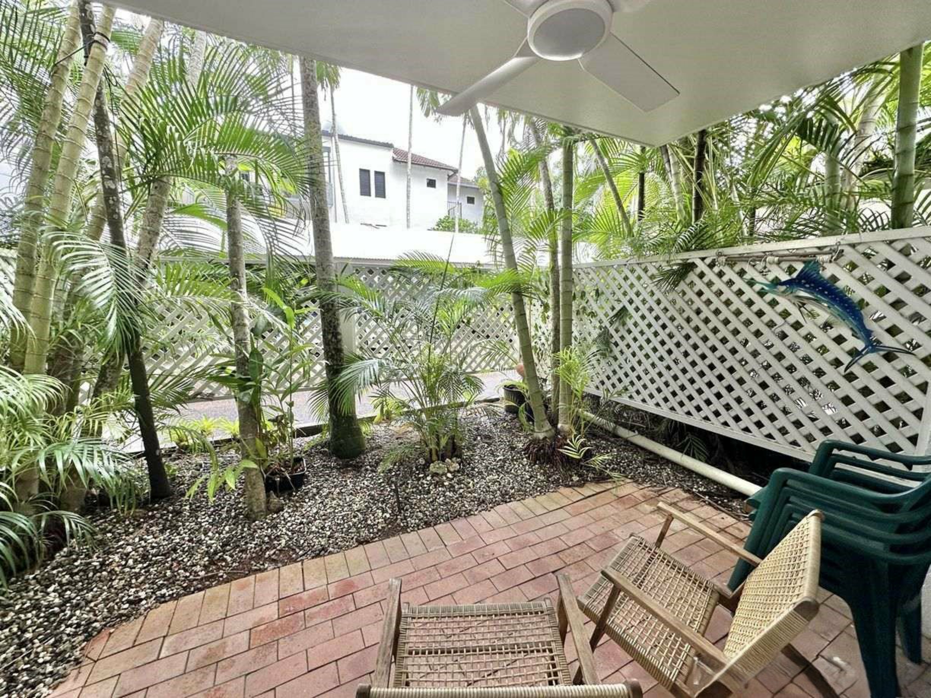 102 Coral Apartments, 2/9-11 Blake Street — photo 11 of 17