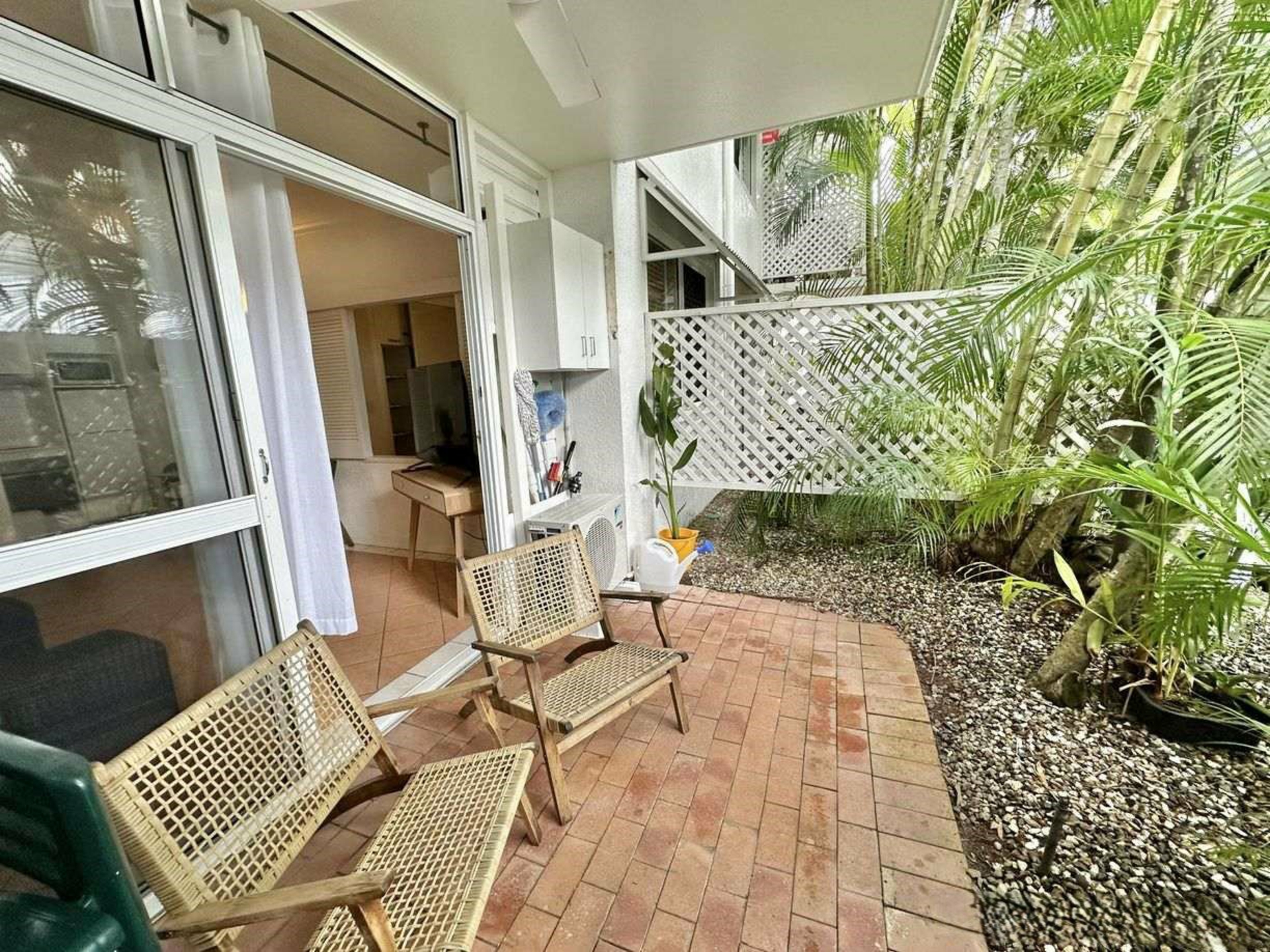 102 Coral Apartments, 2/9-11 Blake Street — photo 12 of 17