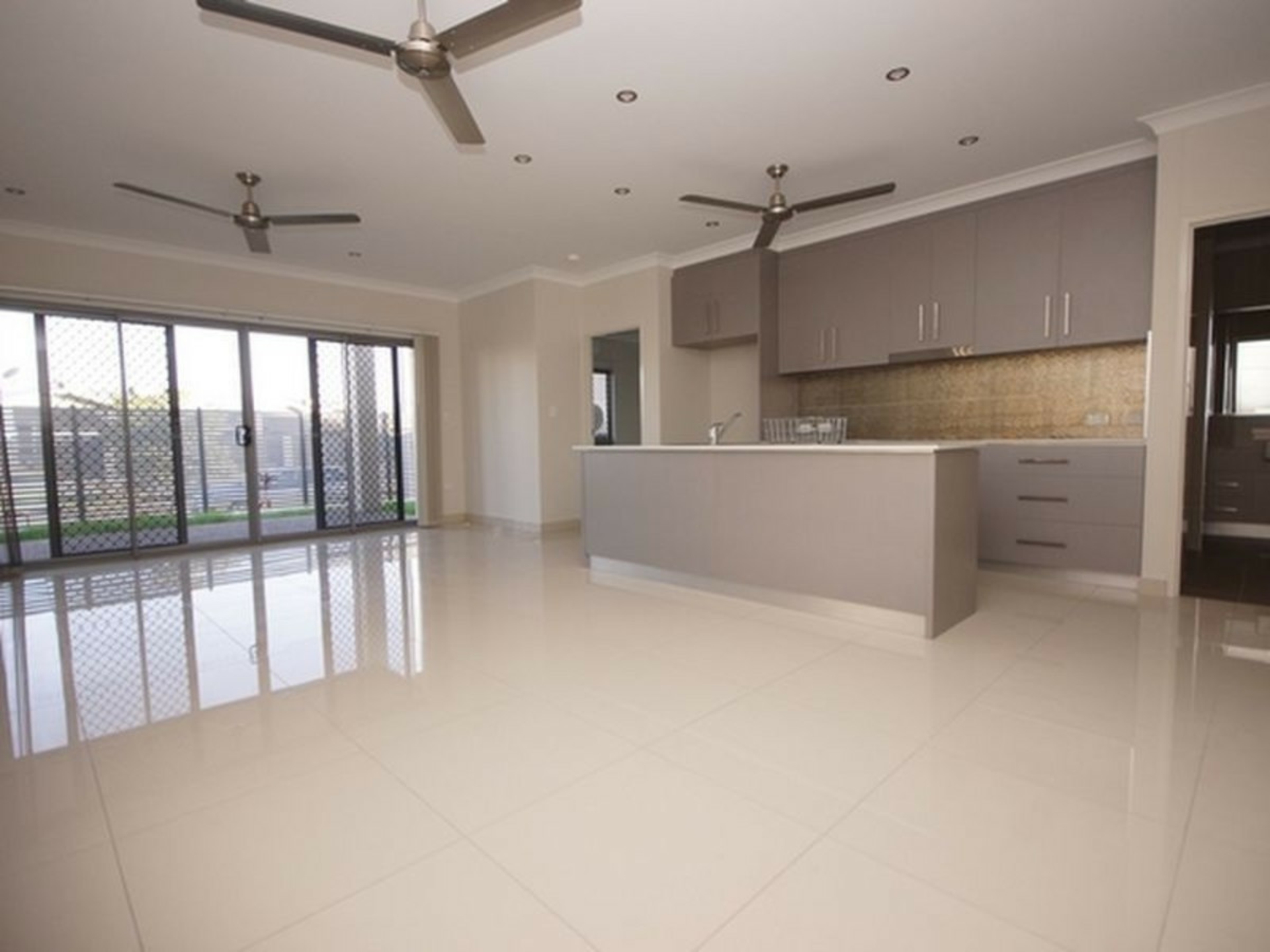 1/1 Guider Court, JOHNSTON