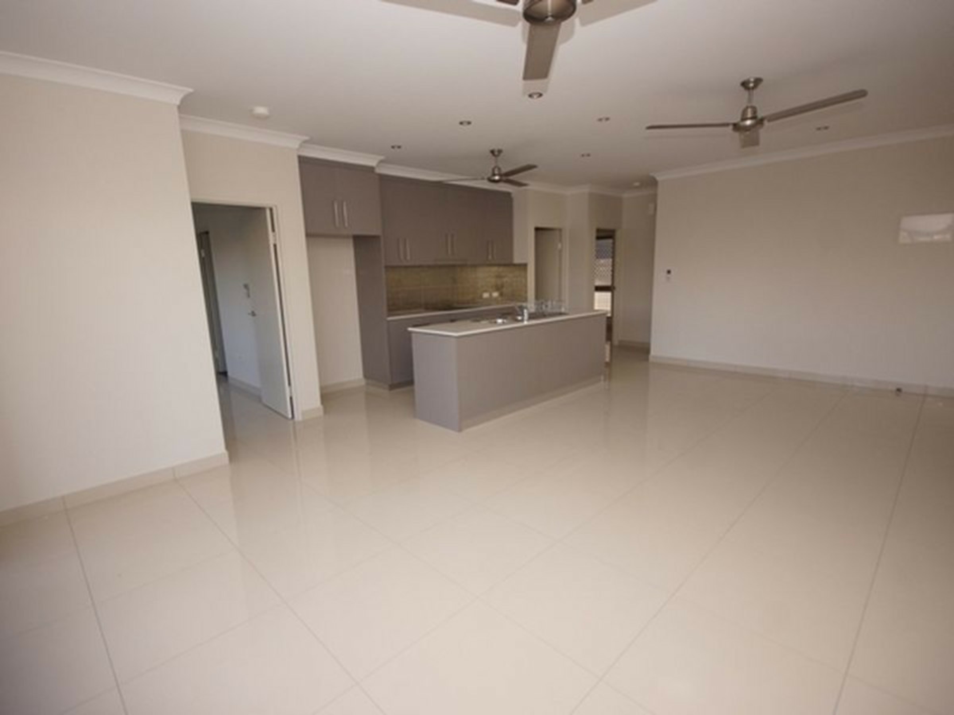 1/1 Guider Court, JOHNSTON