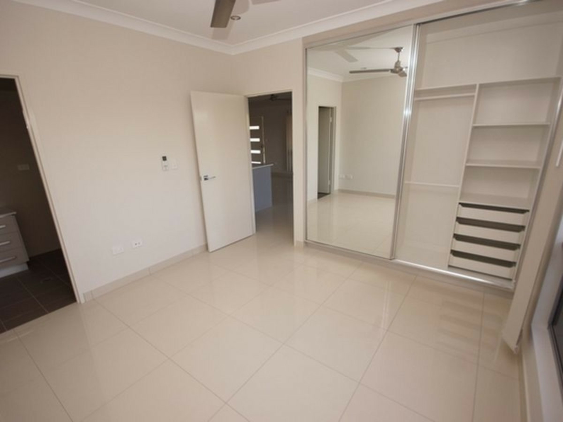 1/1 Guider Court, JOHNSTON