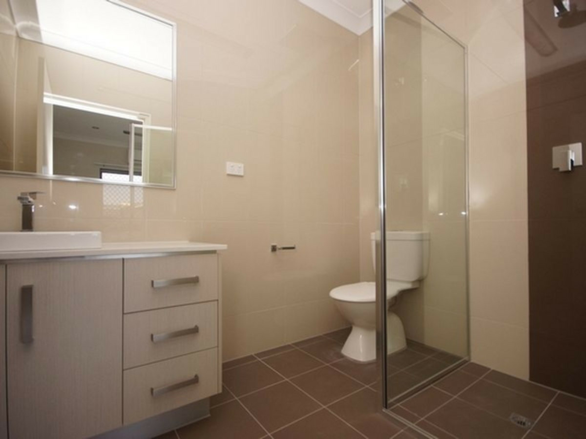 1/1 Guider Court, JOHNSTON