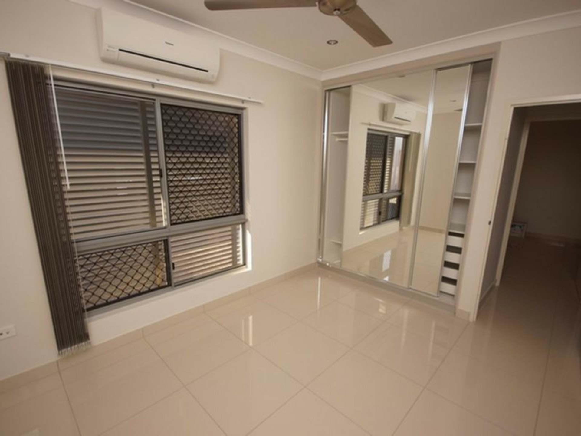 1/1 Guider Court, JOHNSTON