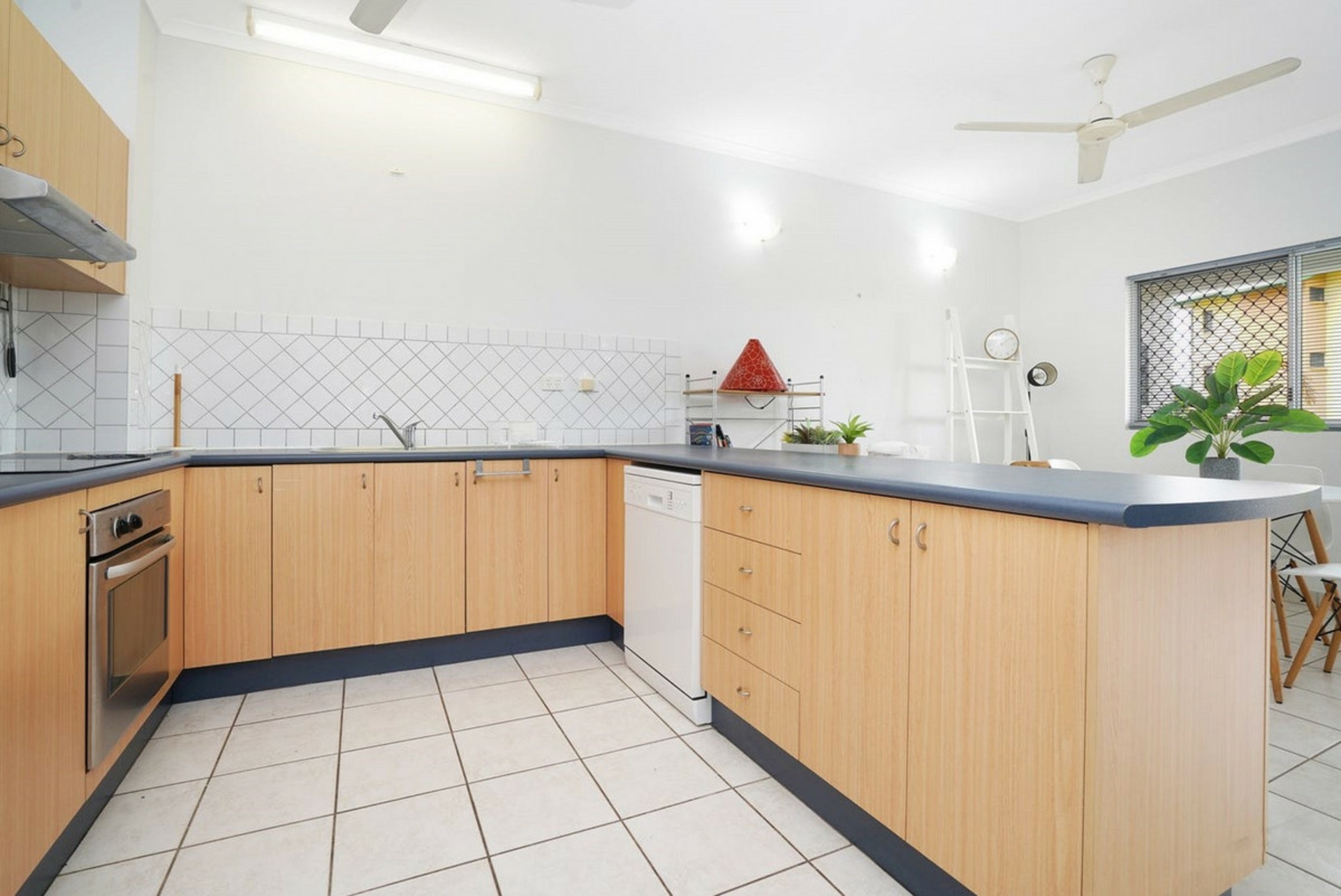 8/9 Manila Place, Woolner