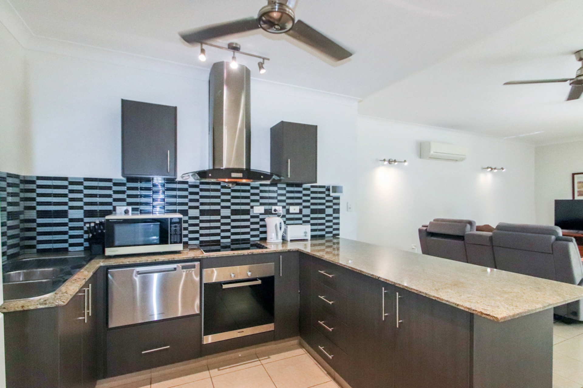 2/2 Gardiner Street, DARWIN CITY