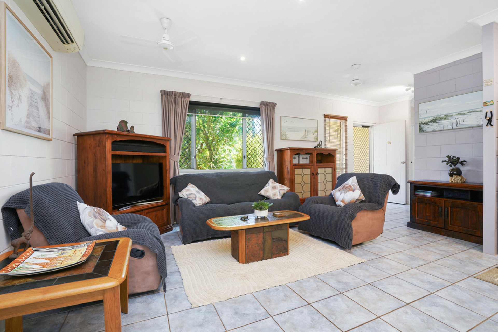 14 Connaught Court, BAKEWELL