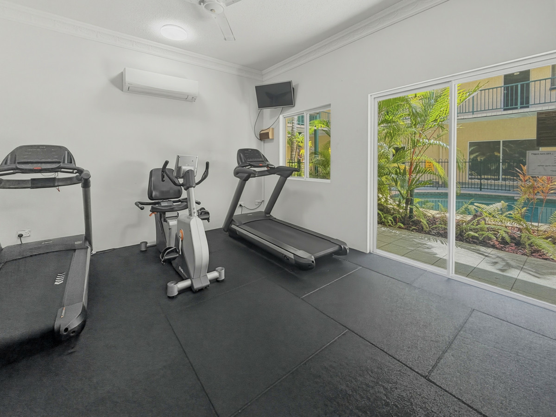 81 Cavenagh Street — photo 8 of 8