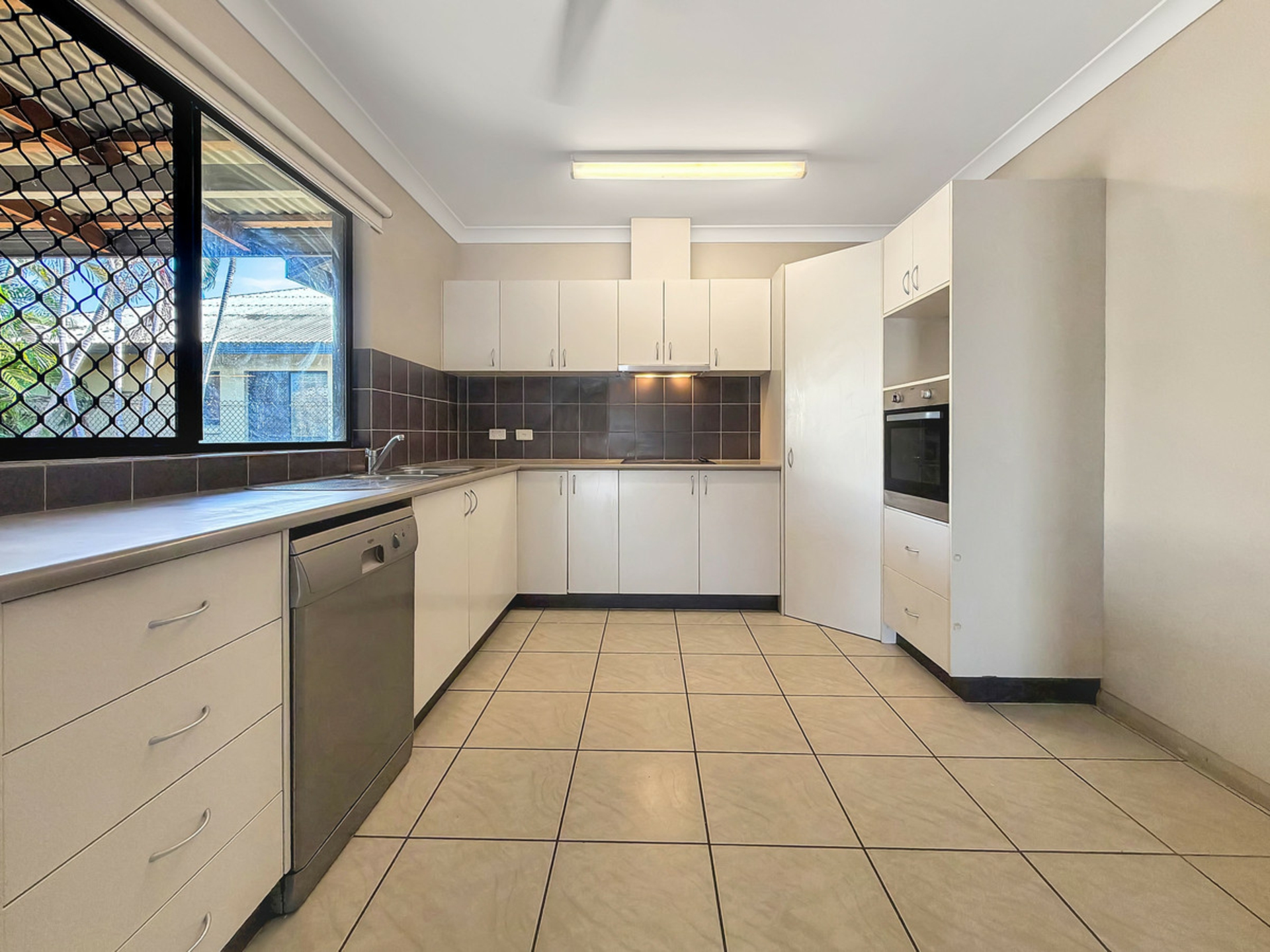 1 McAuley Street — photo 3 of 9