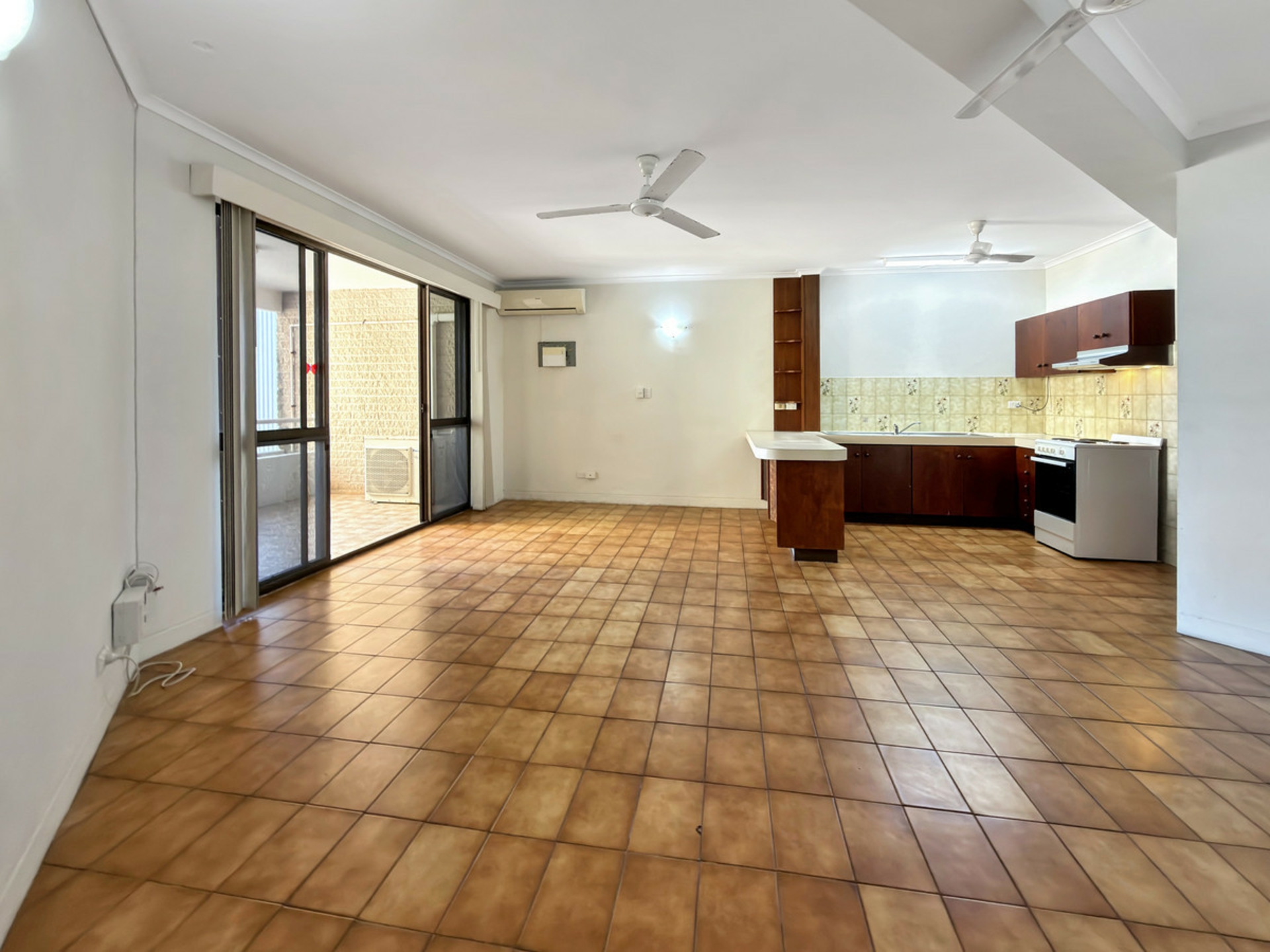 9/278 Casuarina Drive — photo 3 of 9