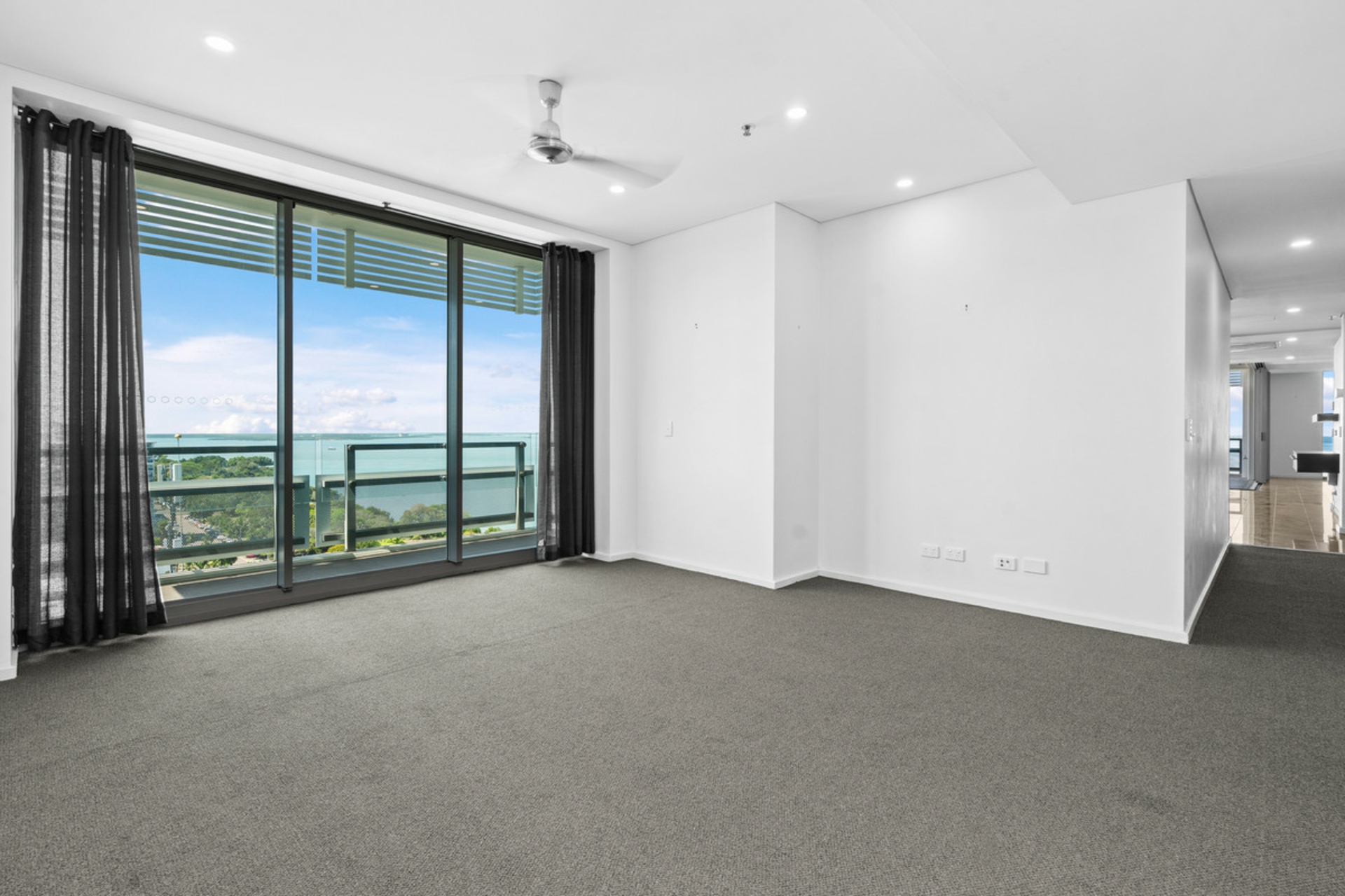 433/130 Esplanade — photo 4 of 28