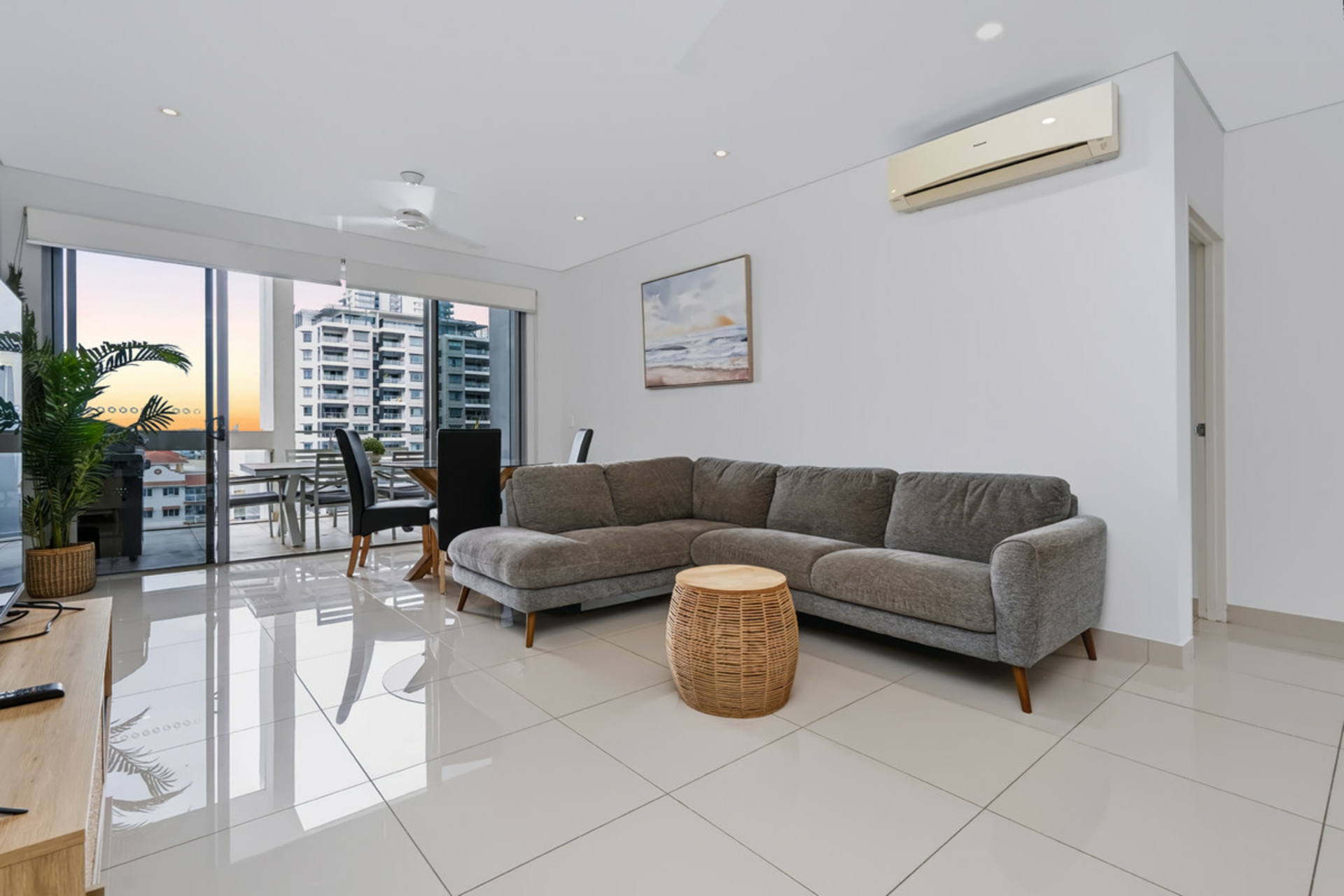 67/39 Cavenagh Street — photo 2 of 22