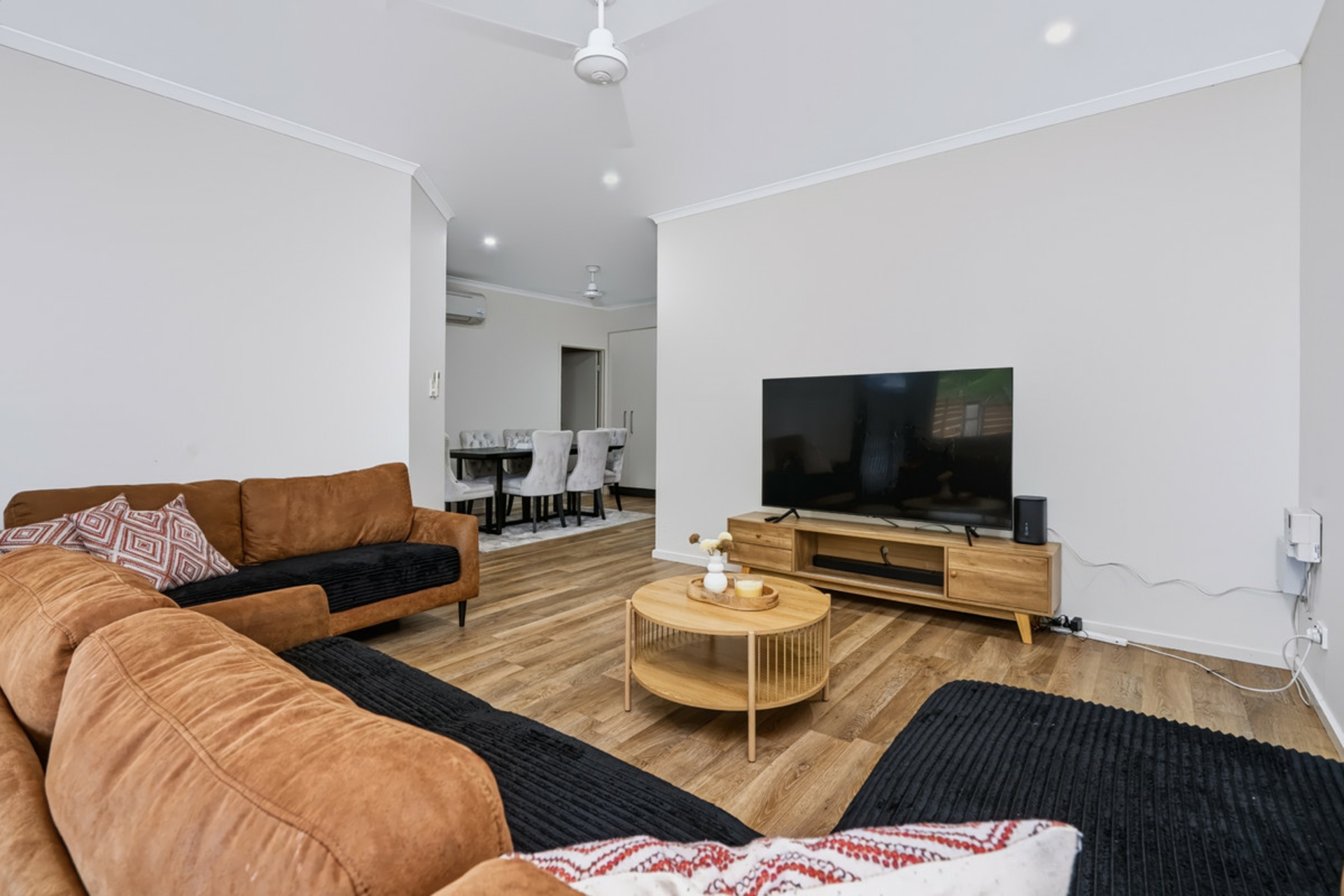 35 Haultain Crescent — photo 6 of 24
