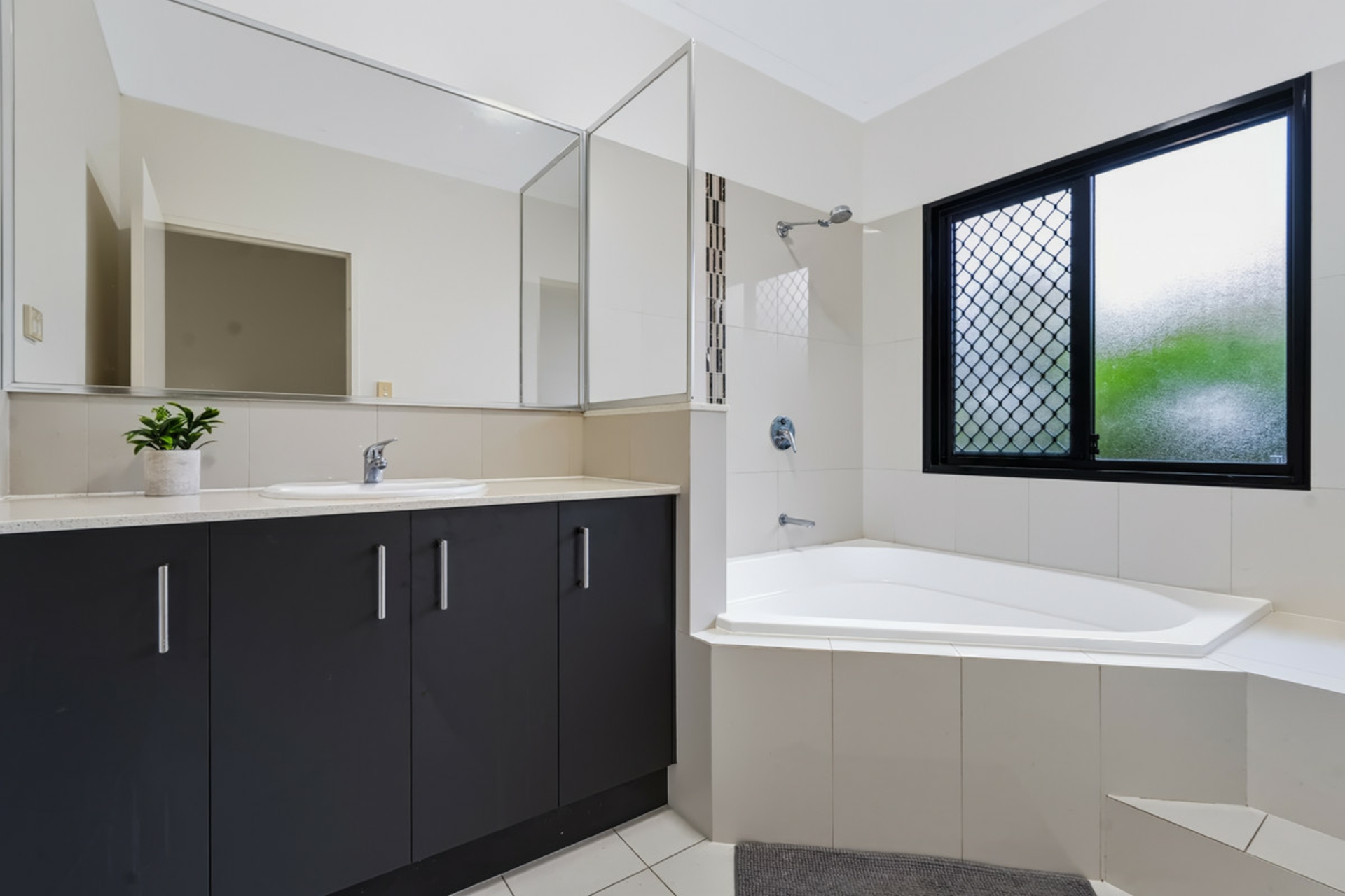 35 Haultain Crescent — photo 15 of 24