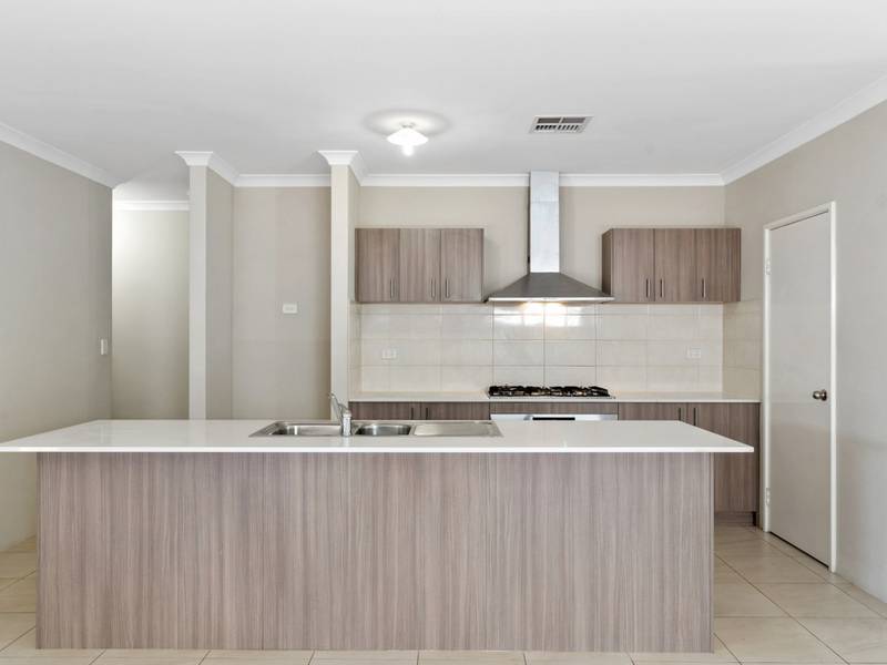 4 Tringa Rise, EAST CANNINGTON
