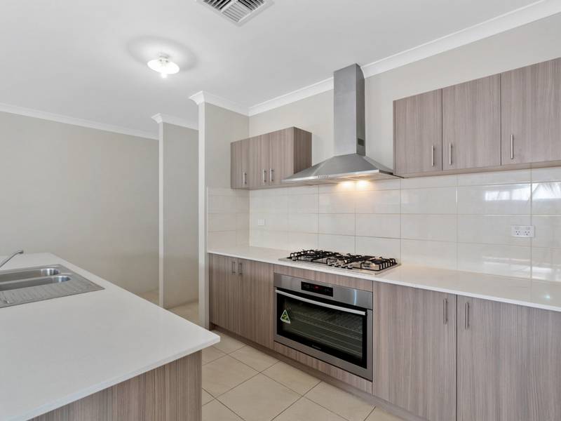 4 Tringa Rise, EAST CANNINGTON