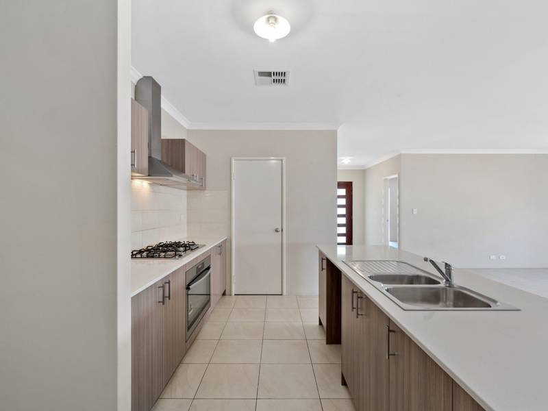 4 Tringa Rise, EAST CANNINGTON