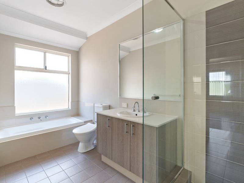 4 Tringa Rise, EAST CANNINGTON