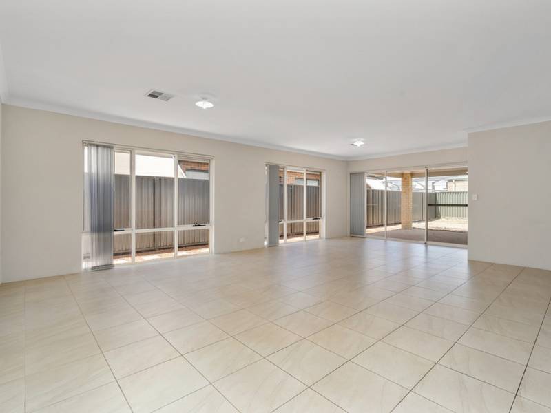 4 Tringa Rise, EAST CANNINGTON