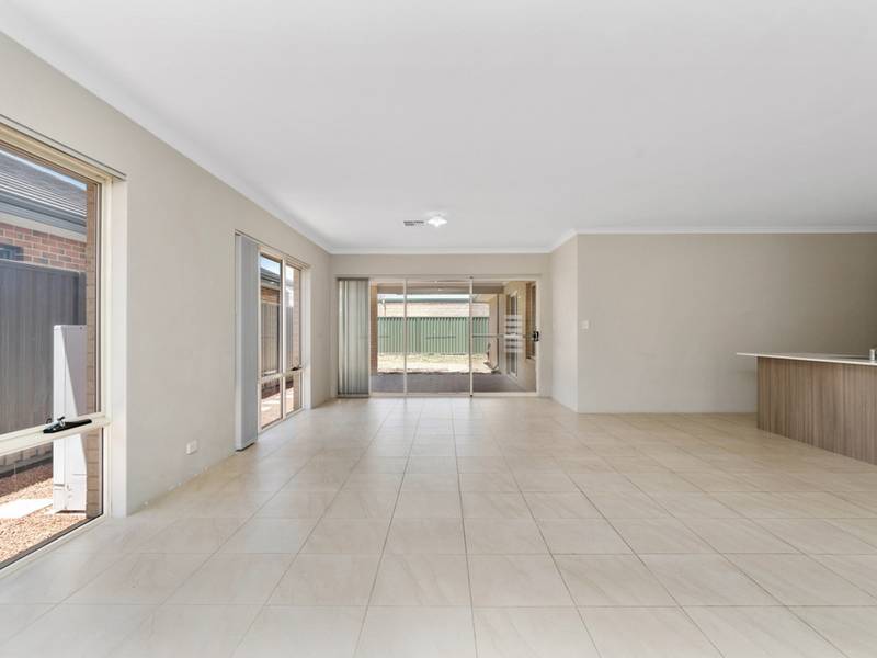 4 Tringa Rise, EAST CANNINGTON