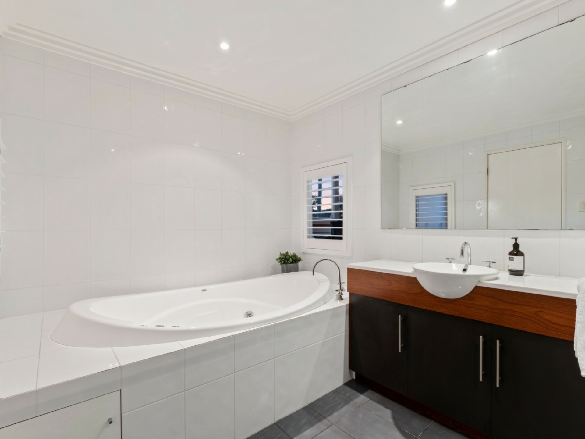 247 Lake Street, PERTH