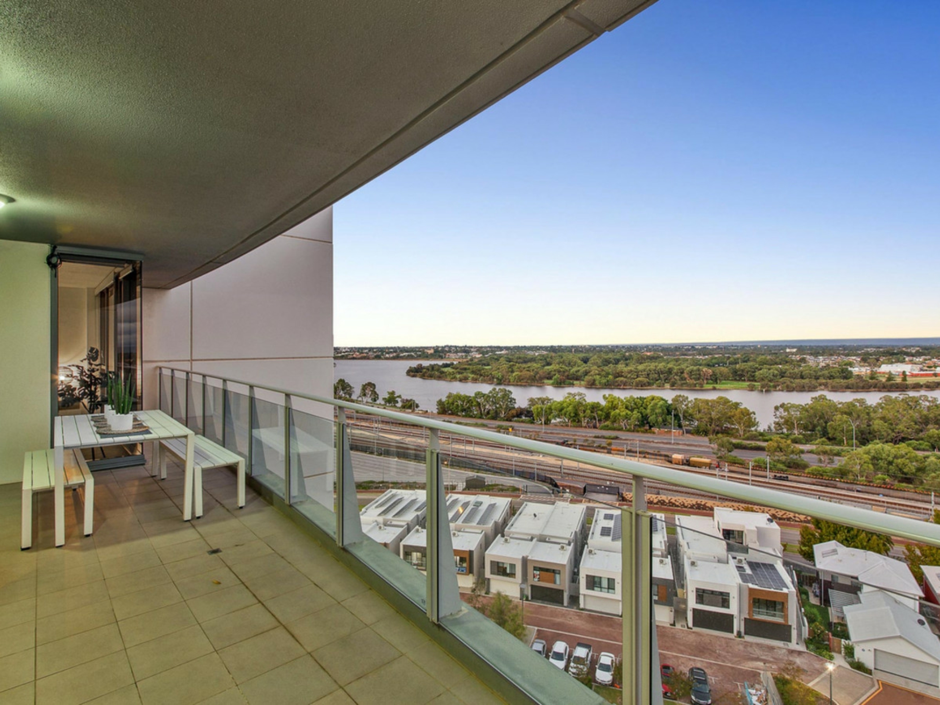 1307/96 Bow River Crescent, BURSWOOD