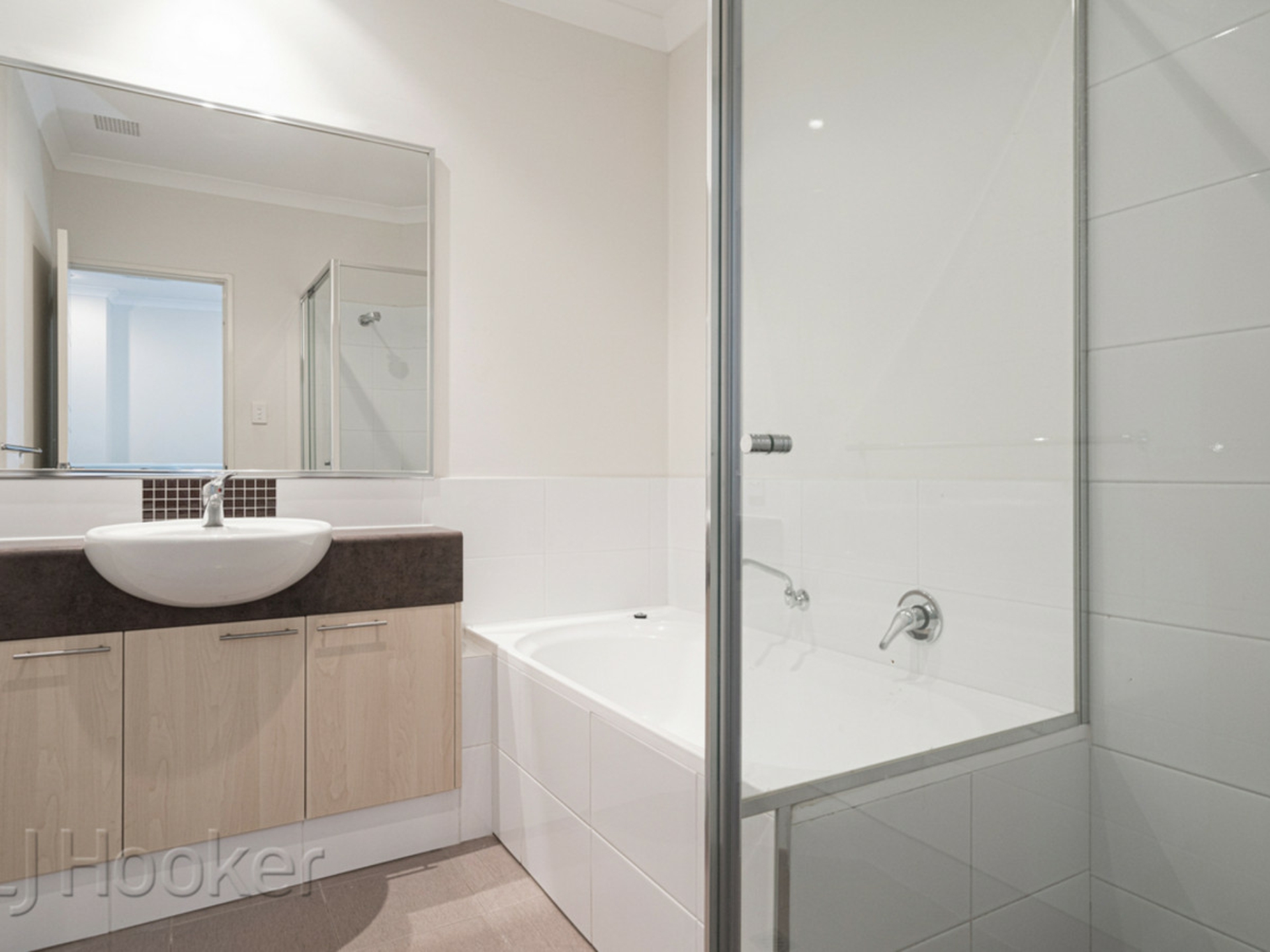 8/12 Leila Street, Cannington