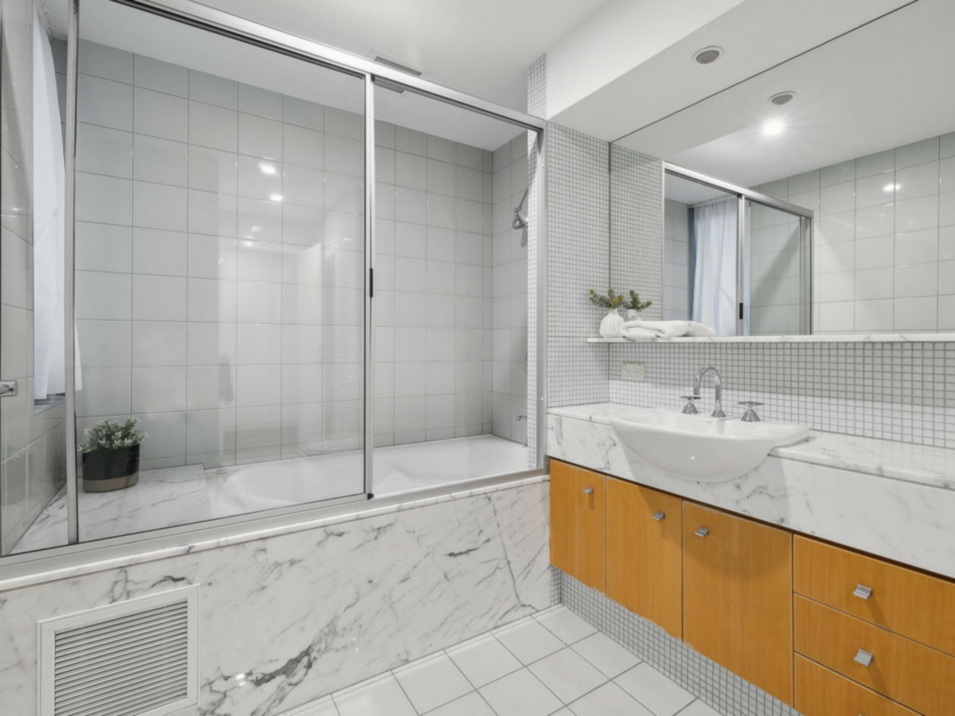 2/1 Henry Lawson Walk, EAST PERTH
